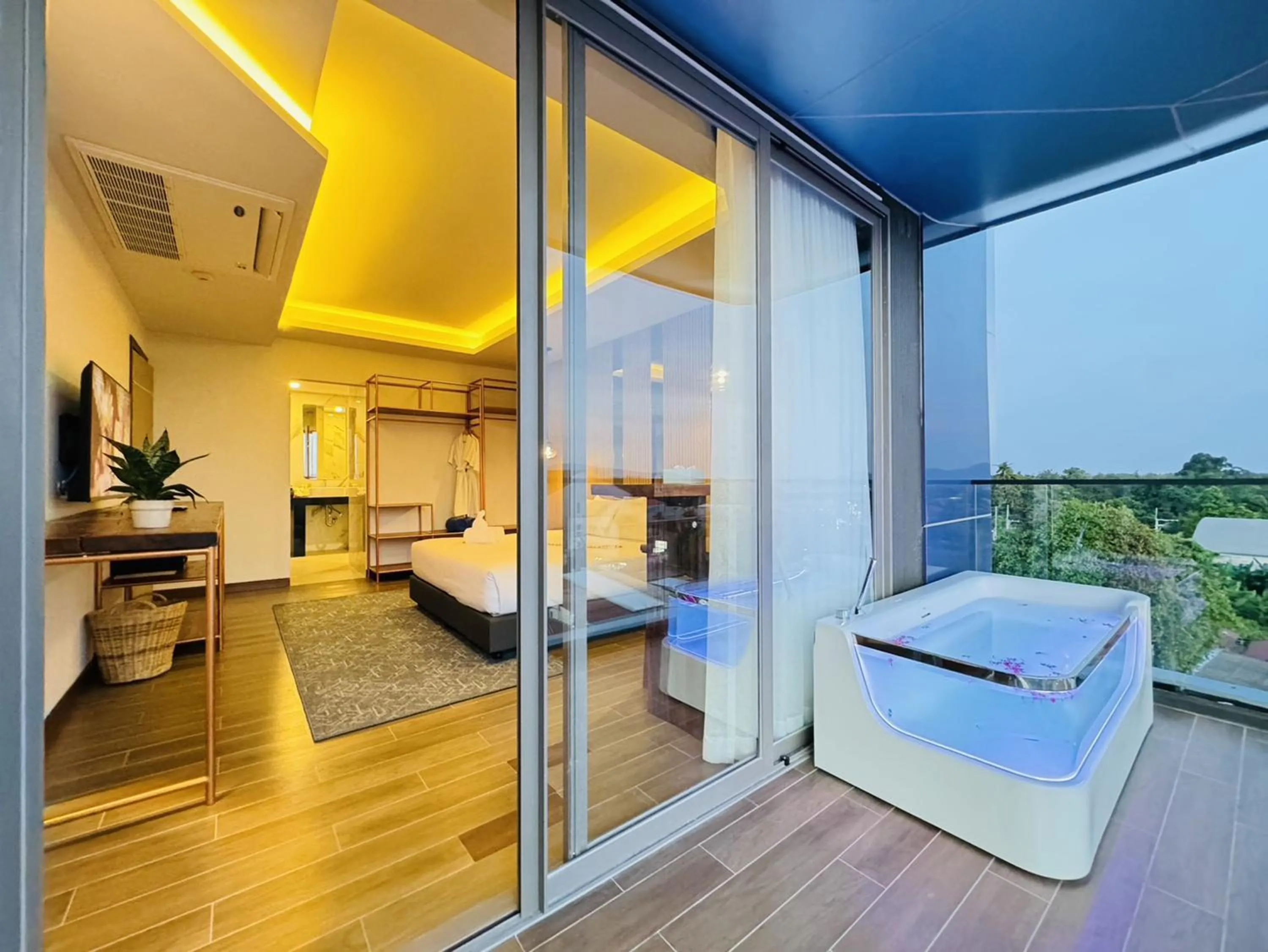 Bedroom, Bed in The Blue Hotel