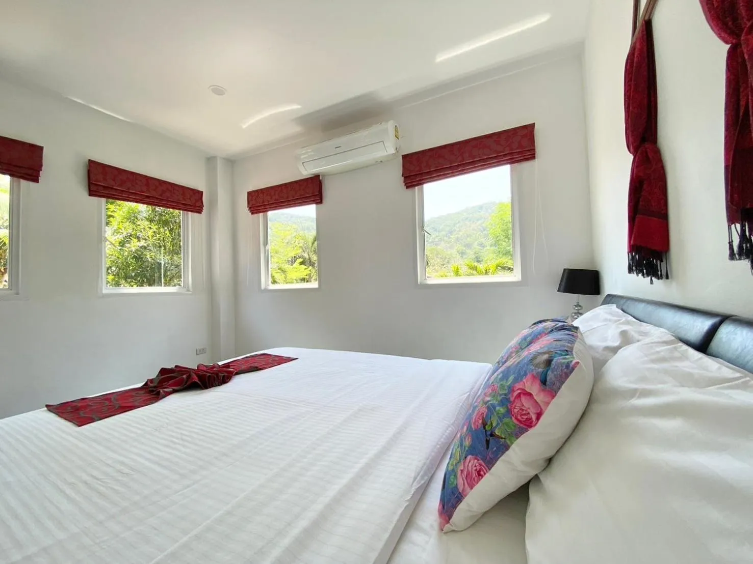 Bed in Chalong - 10 BR Private Pool Villa - Villa Nap Dau - Phuket