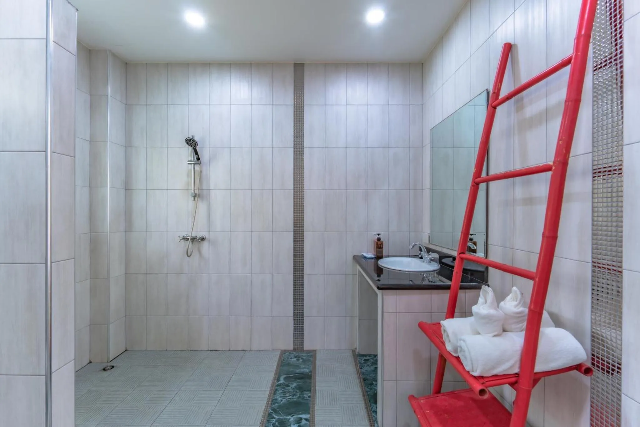 Bathroom in Chalong - 10 BR Private Pool Villa - Villa Nap Dau - Phuket