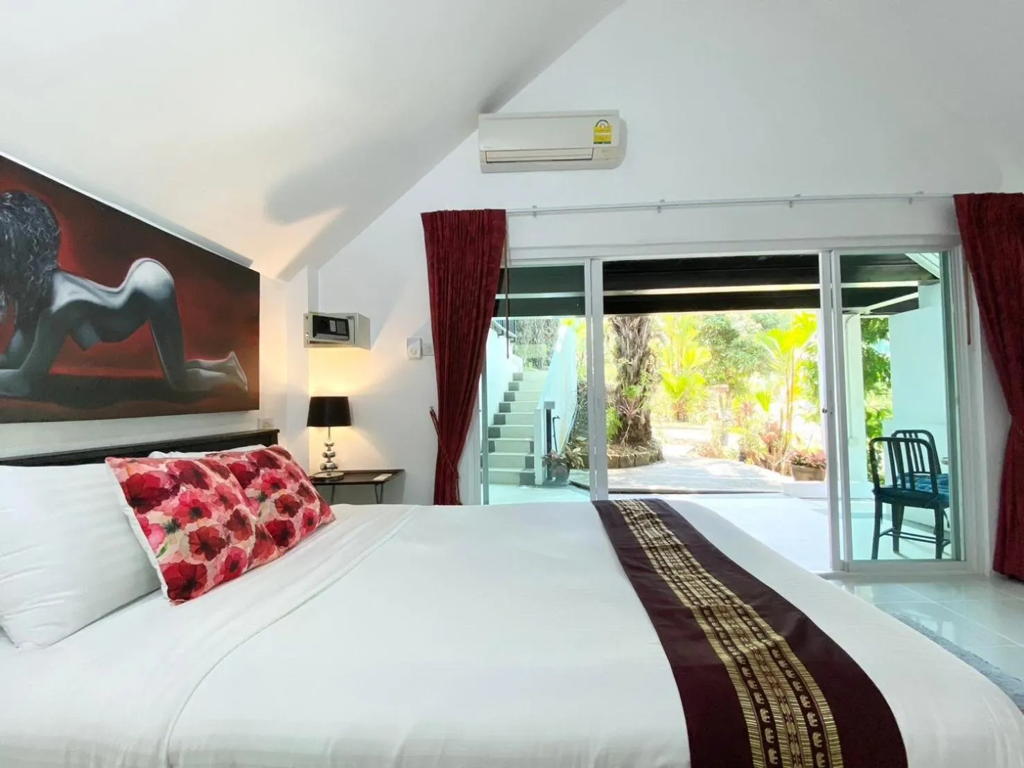 Bed in Chalong - 10 BR Private Pool Villa - Villa Nap Dau - Phuket