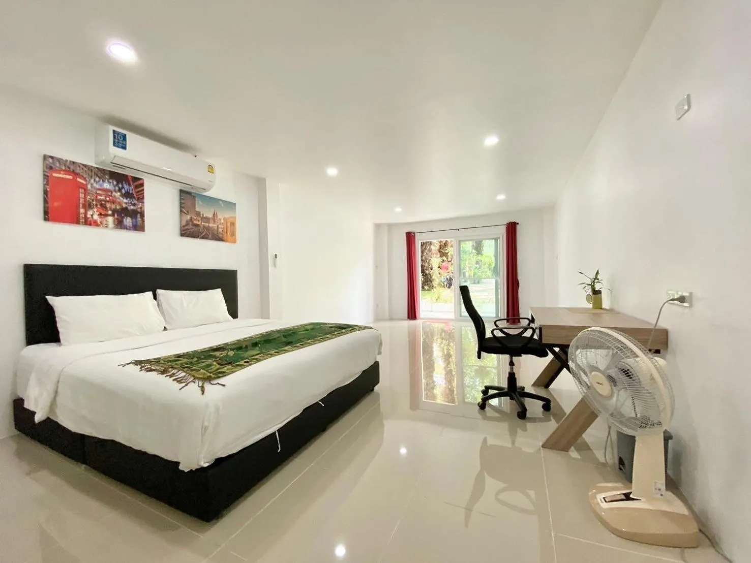 Bed in Chalong - 10 BR Private Pool Villa - Villa Nap Dau - Phuket