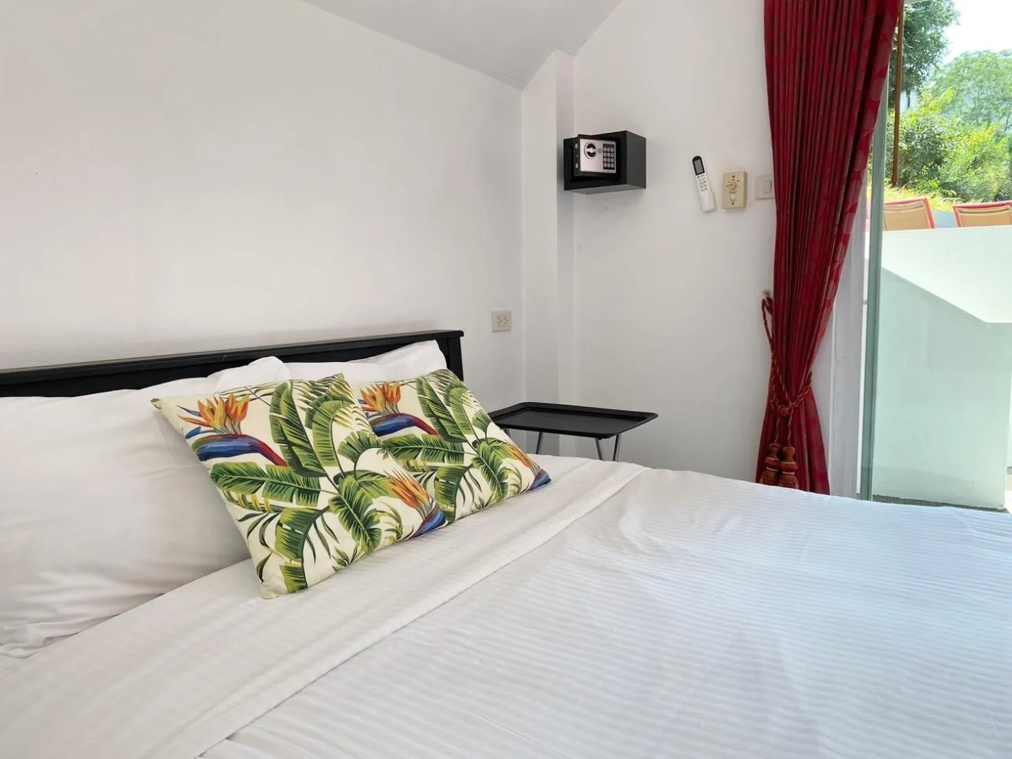 Bed in Chalong - 10 BR Private Pool Villa - Villa Nap Dau - Phuket