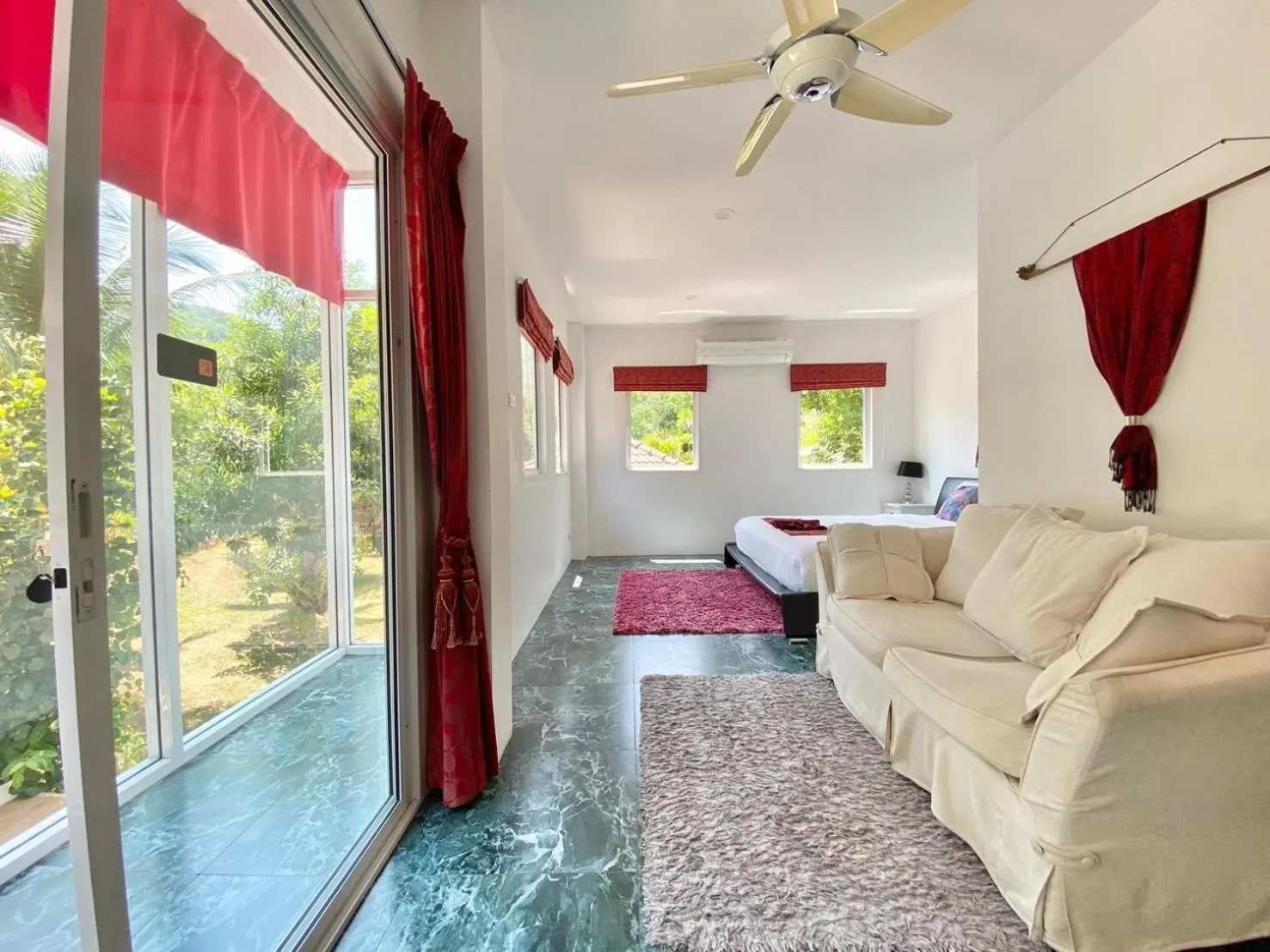 Bed in Chalong - 10 BR Private Pool Villa - Villa Nap Dau - Phuket