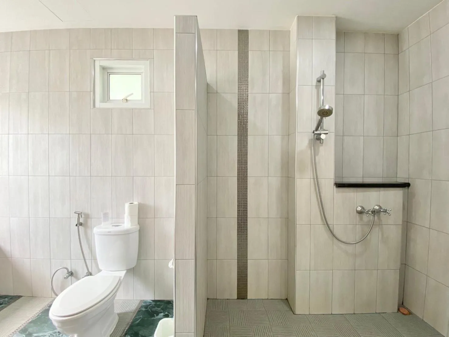 Shower in Chalong - 10 BR Private Pool Villa - Villa Nap Dau - Phuket