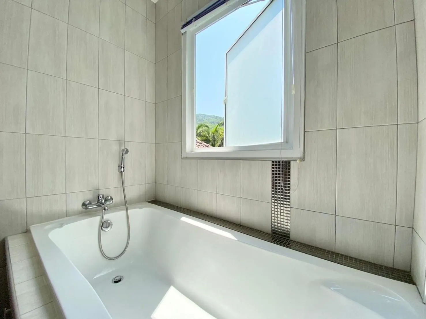 Bathroom in Chalong - 10 BR Private Pool Villa - Villa Nap Dau - Phuket