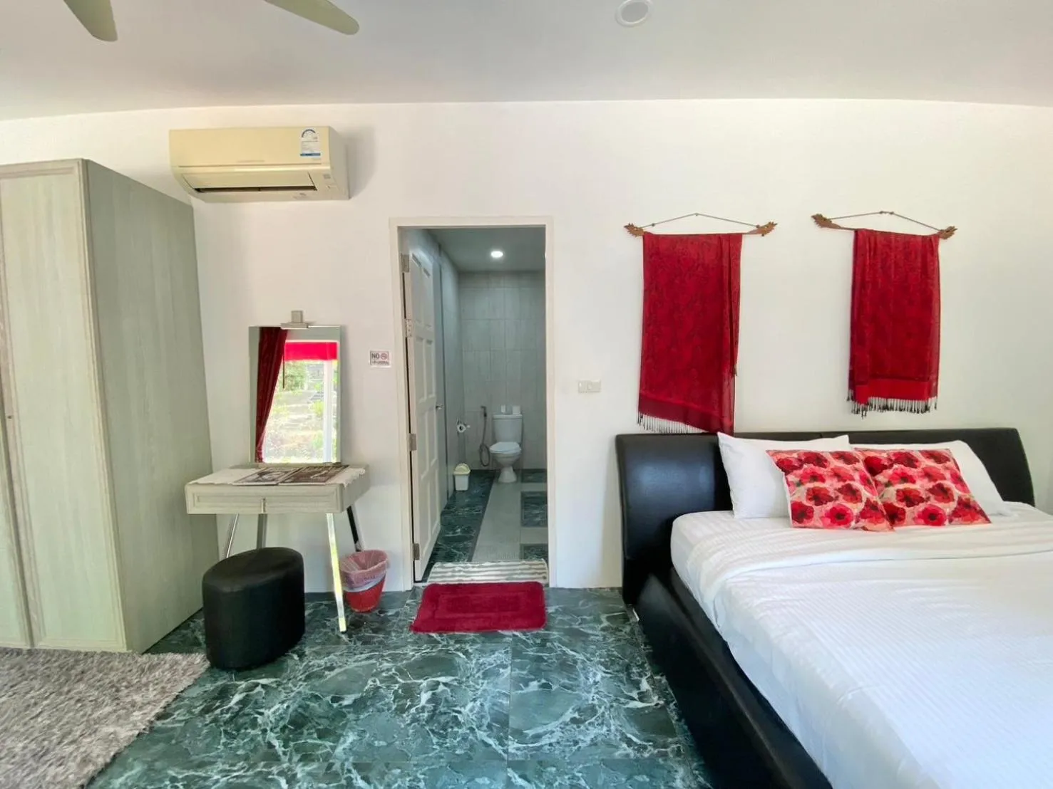 Bed in Chalong - 10 BR Private Pool Villa - Villa Nap Dau - Phuket