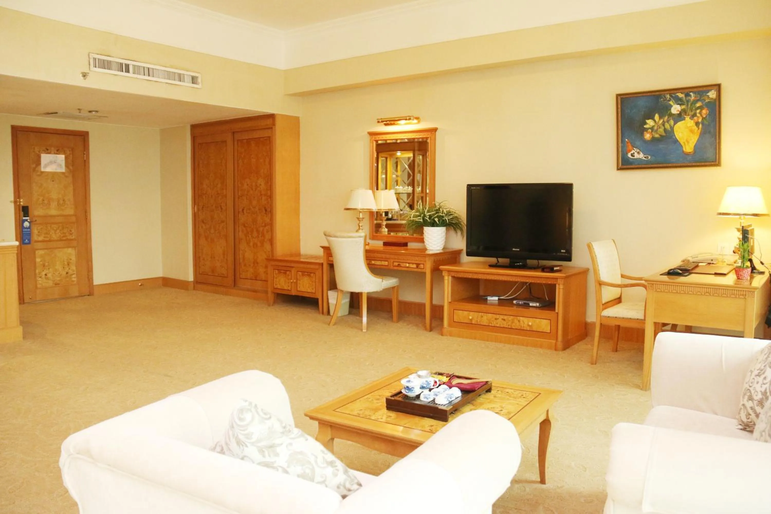 Living room, TV/Entertainment Center in Zhuhai Dehan Hotel