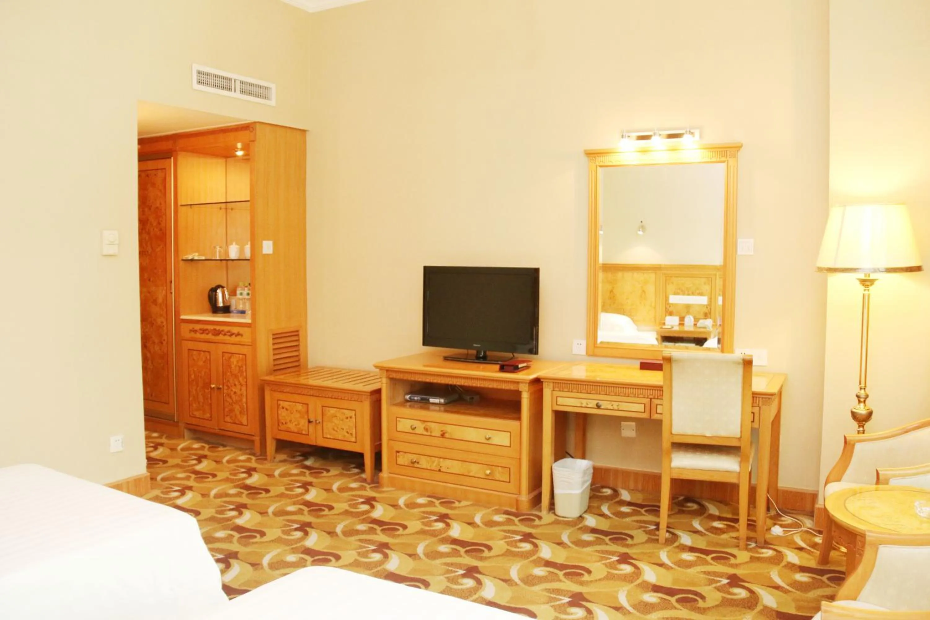 TV and multimedia, TV/Entertainment Center in Zhuhai Dehan Hotel