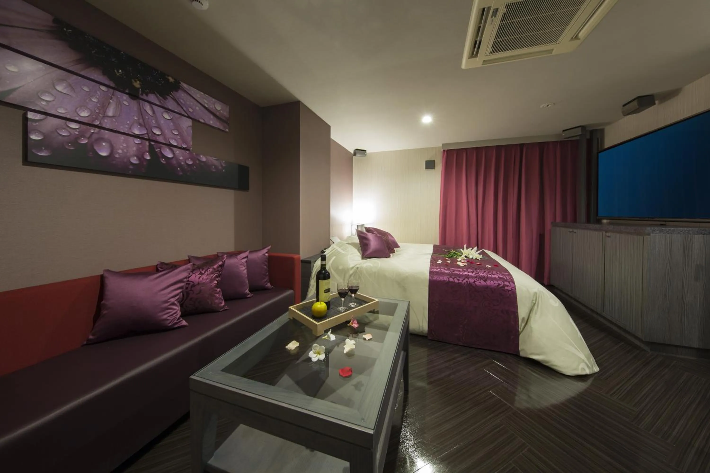 Photo of the whole room in Hotel In The Green (Adult Only)