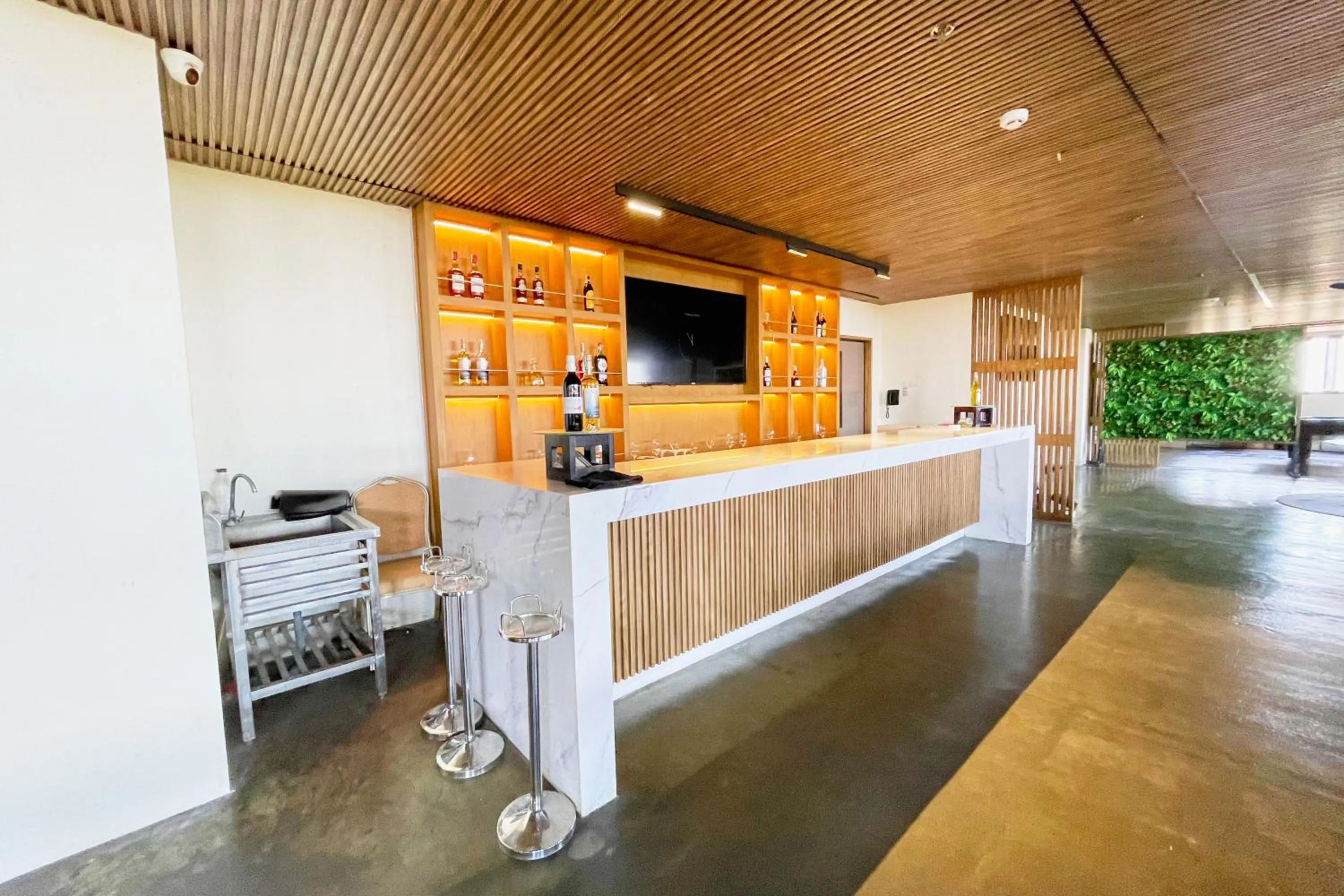 Lounge or bar in Elijah Hotel Dasmarinas City Cavite