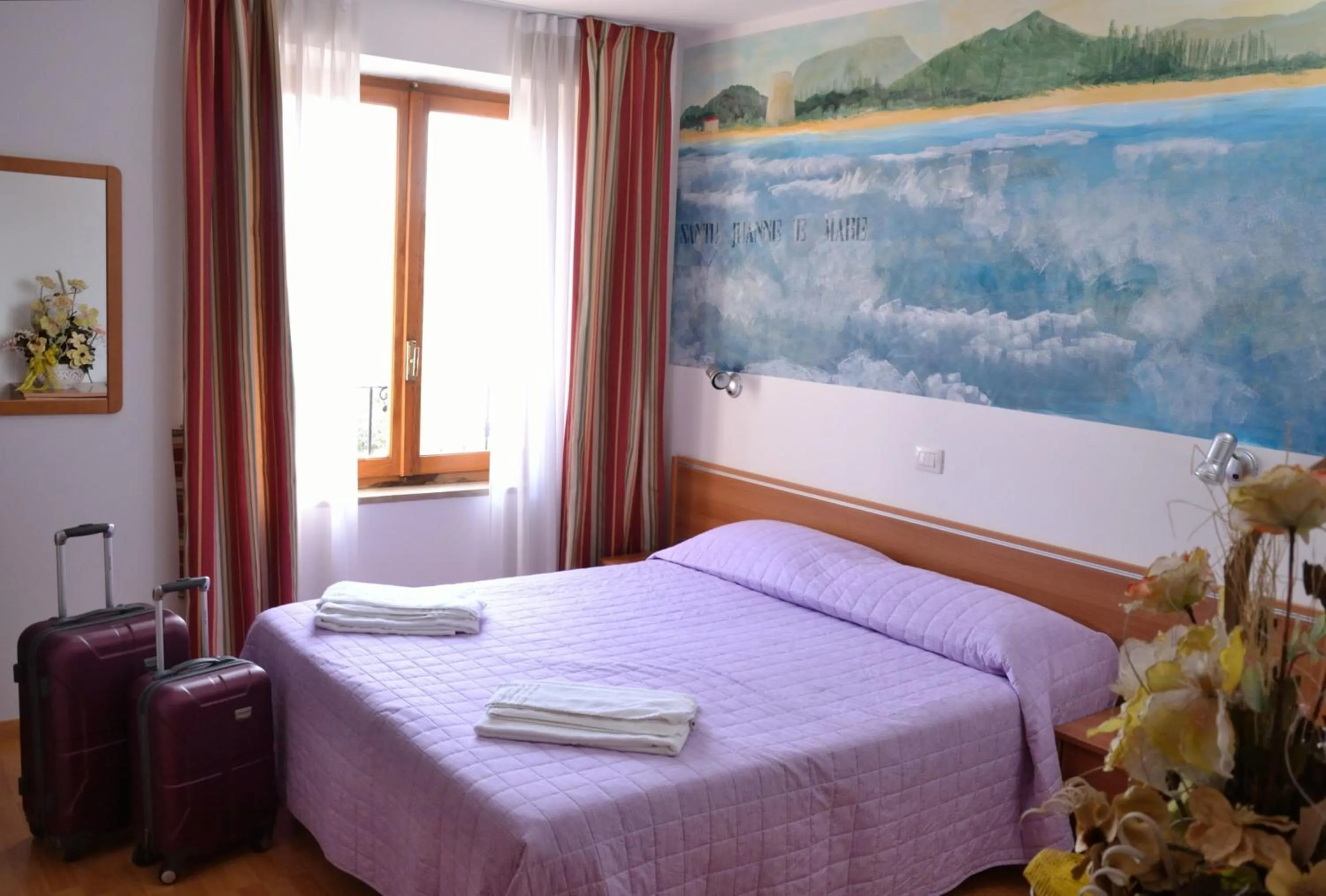 Bedroom, Bed in Sale Hotel