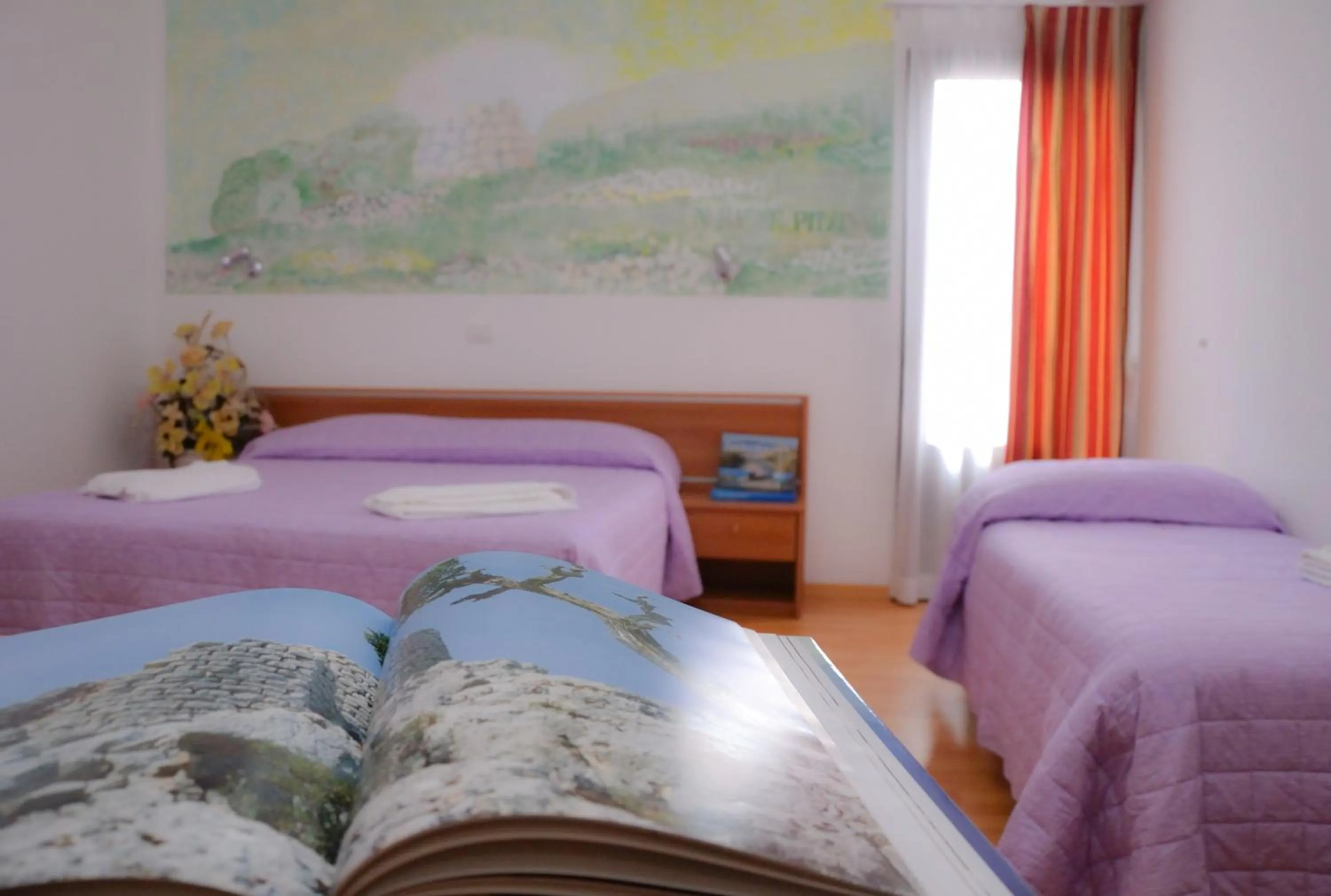 Bedroom, Bed in Sale Hotel