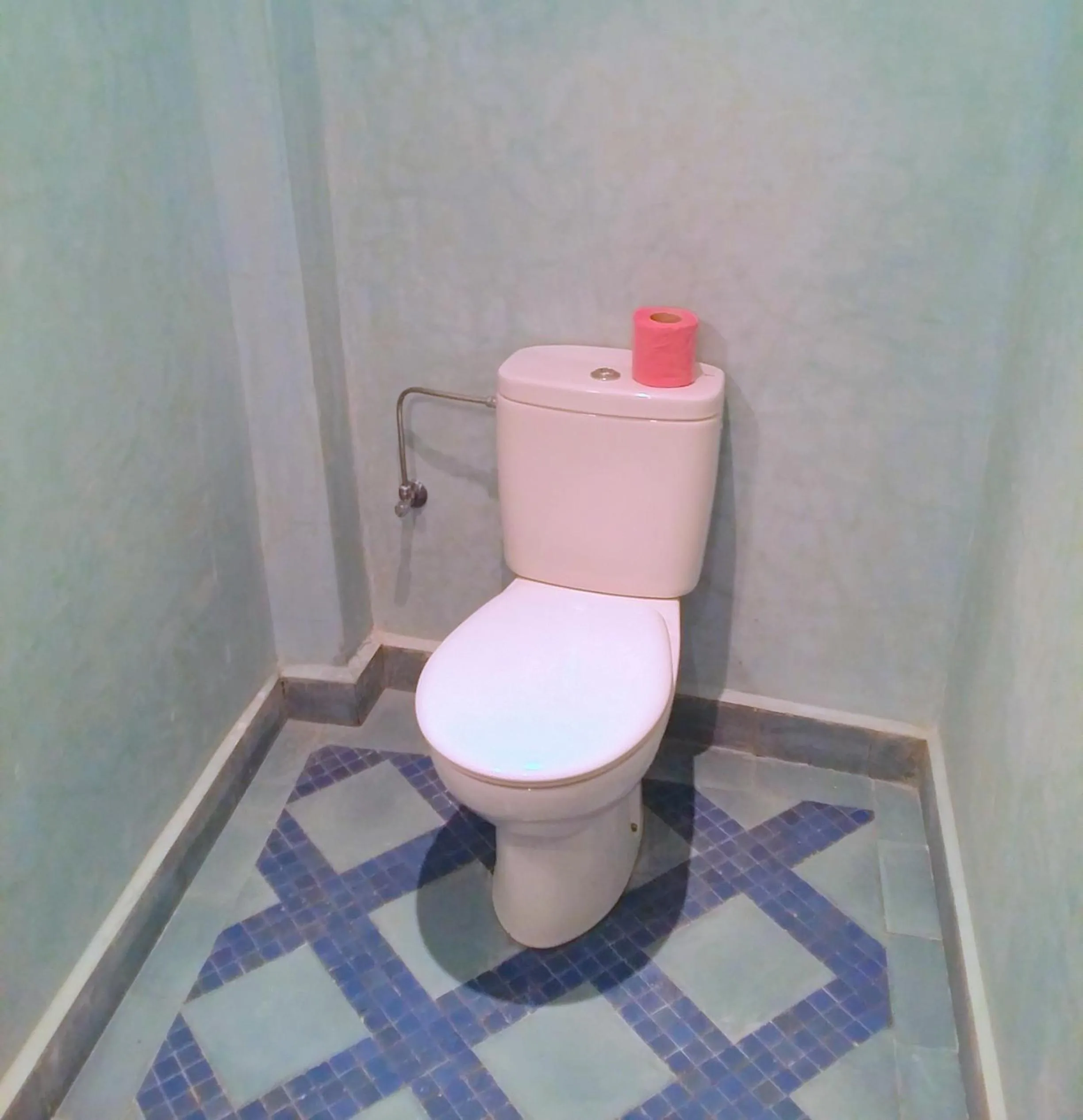 Toilet in Bouad Seafront Apartments & Rooms