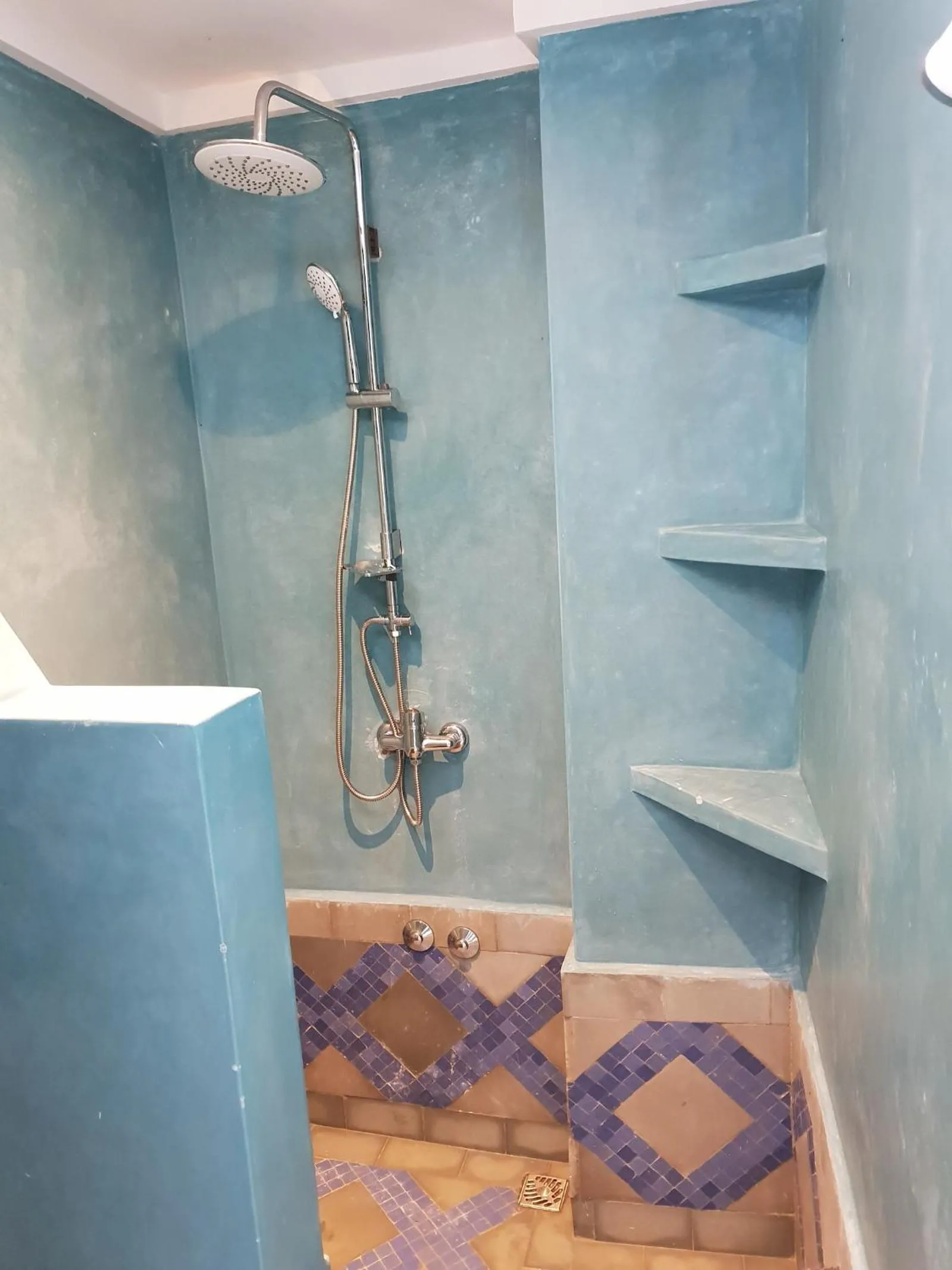 Shower in Bouad Seafront Apartments & Rooms