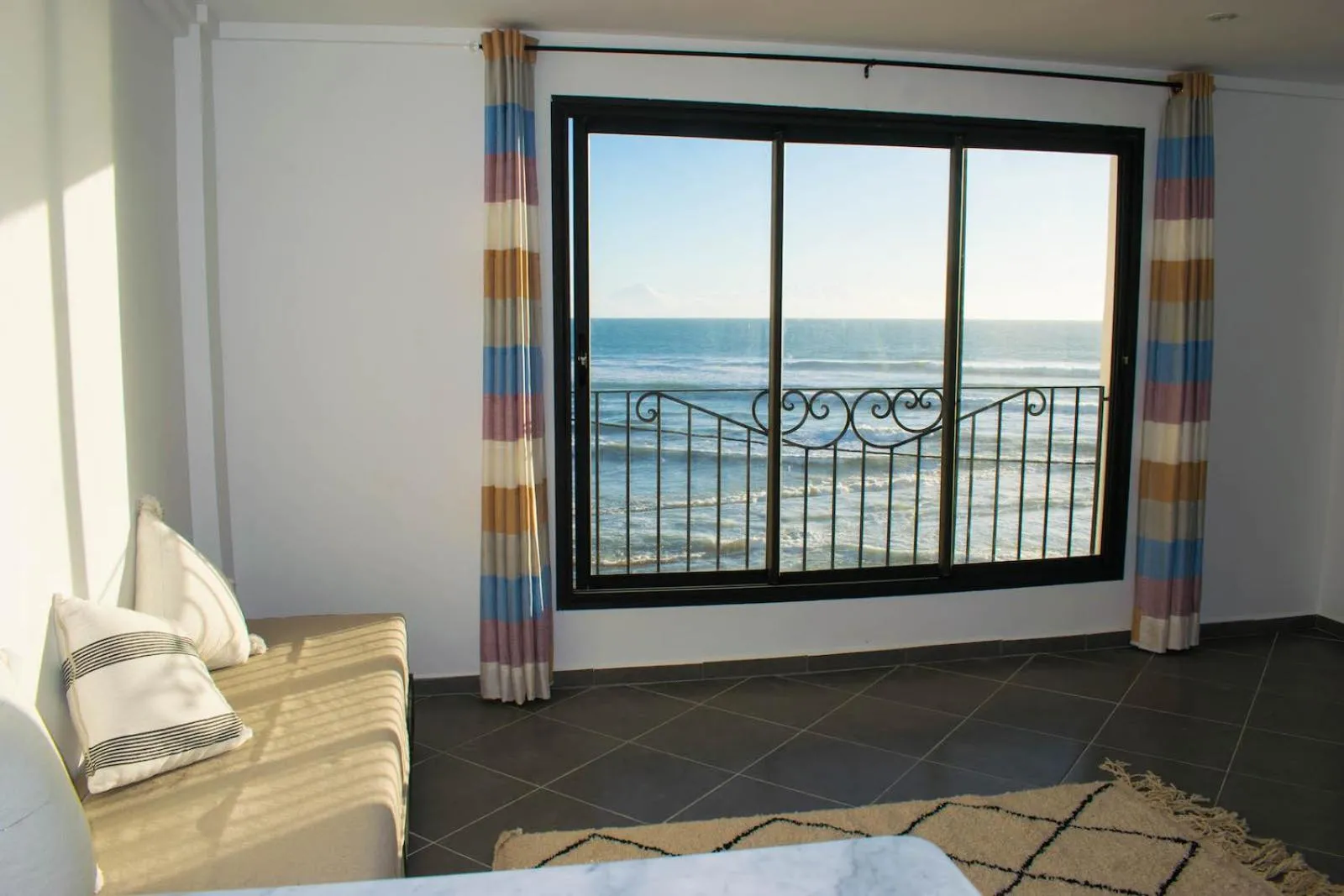 Sea view, Bed in Bouad Seafront Apartments & Rooms