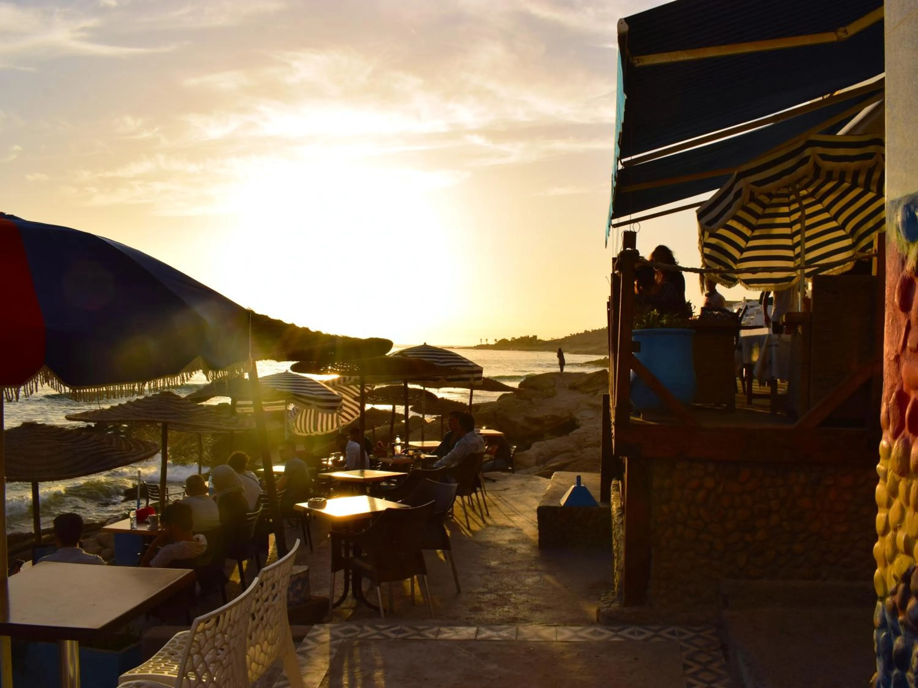 Restaurant/places to eat in Bouad Seafront Apartments & Rooms