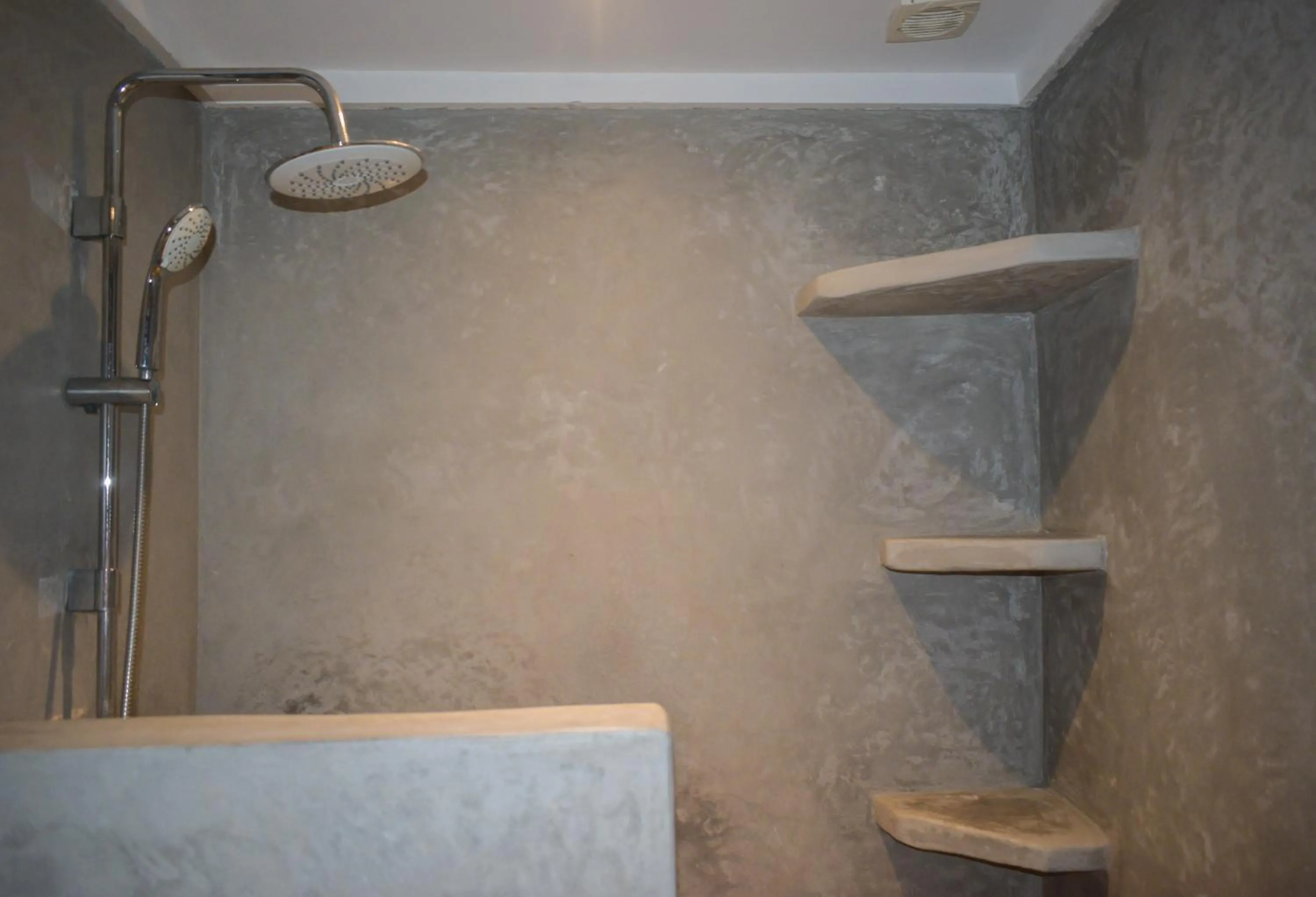 Shower in Bouad Seafront Apartments & Rooms