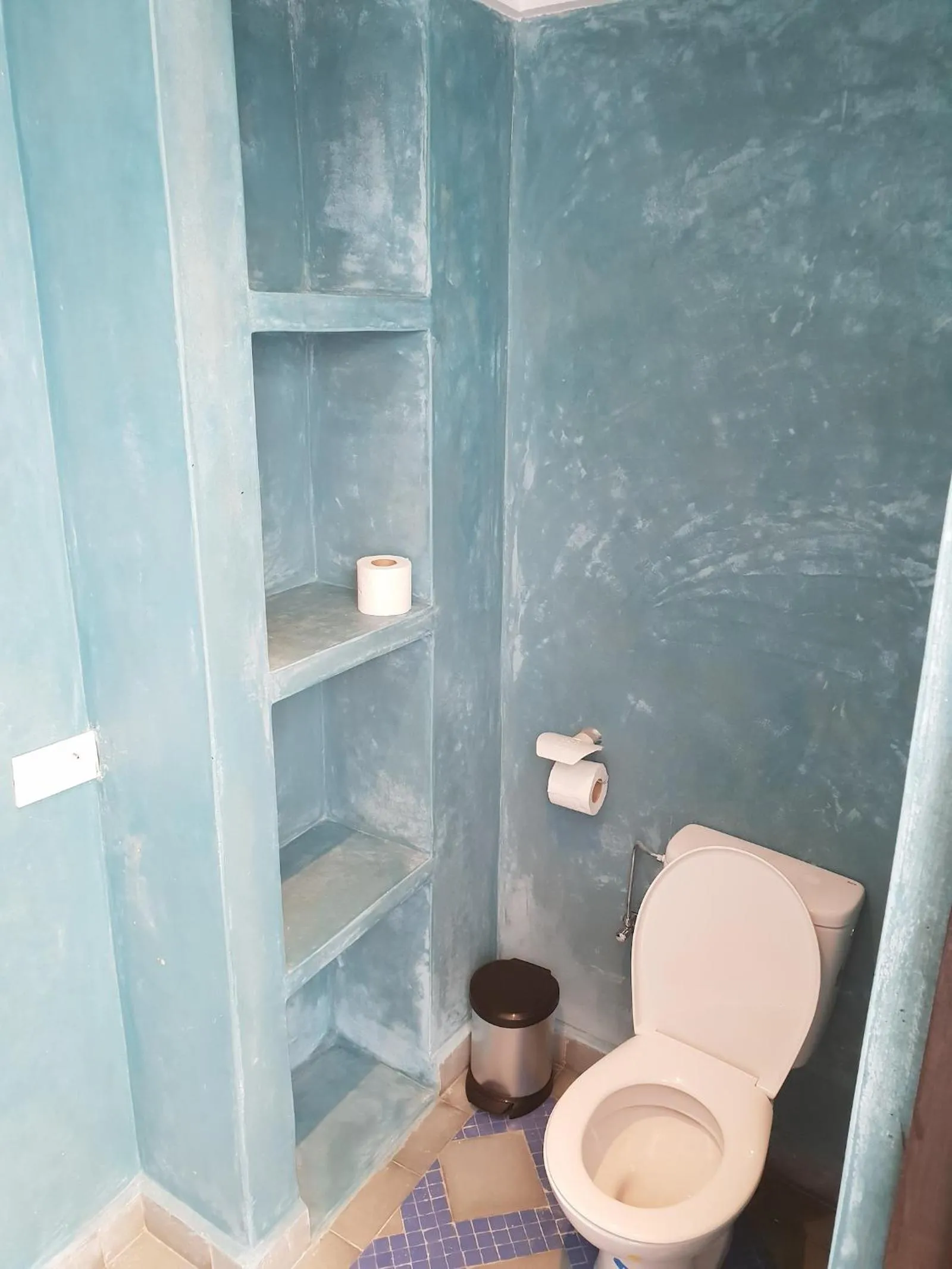 Toilet in Bouad Seafront Apartments & Rooms