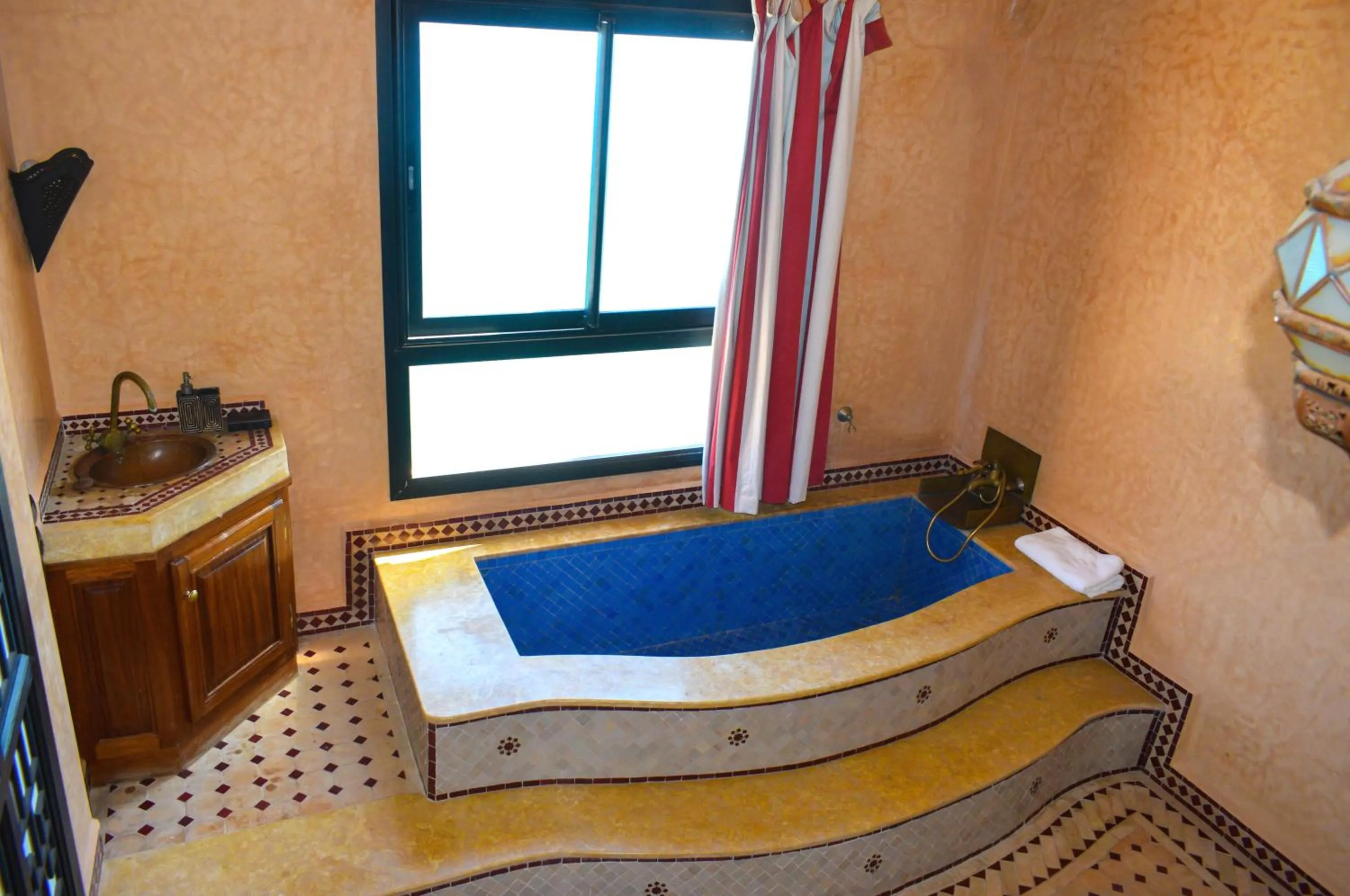 Bathroom in Bouad Seafront Apartments & Rooms