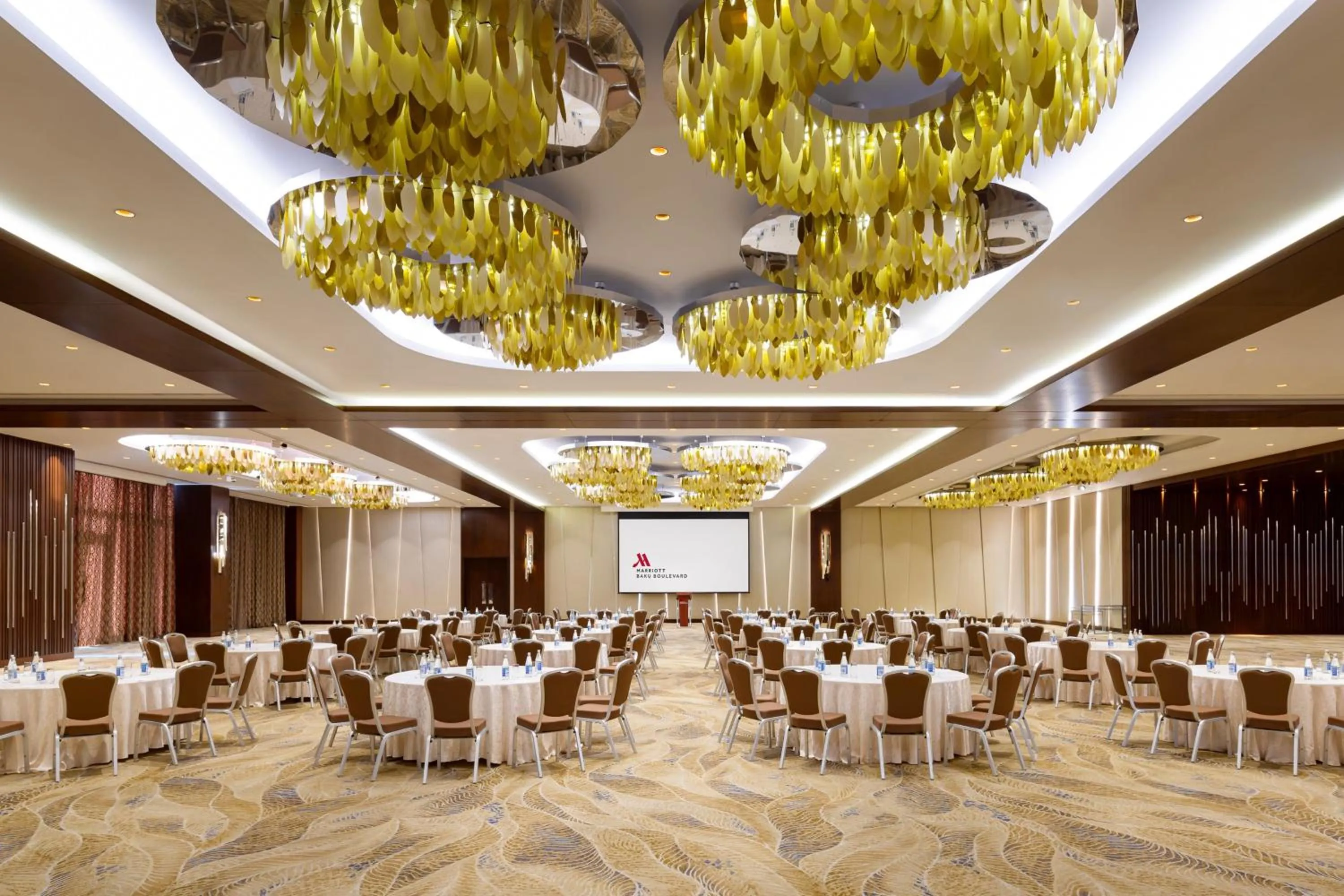 Lounge or bar in Baku Marriott Hotel Boulevard