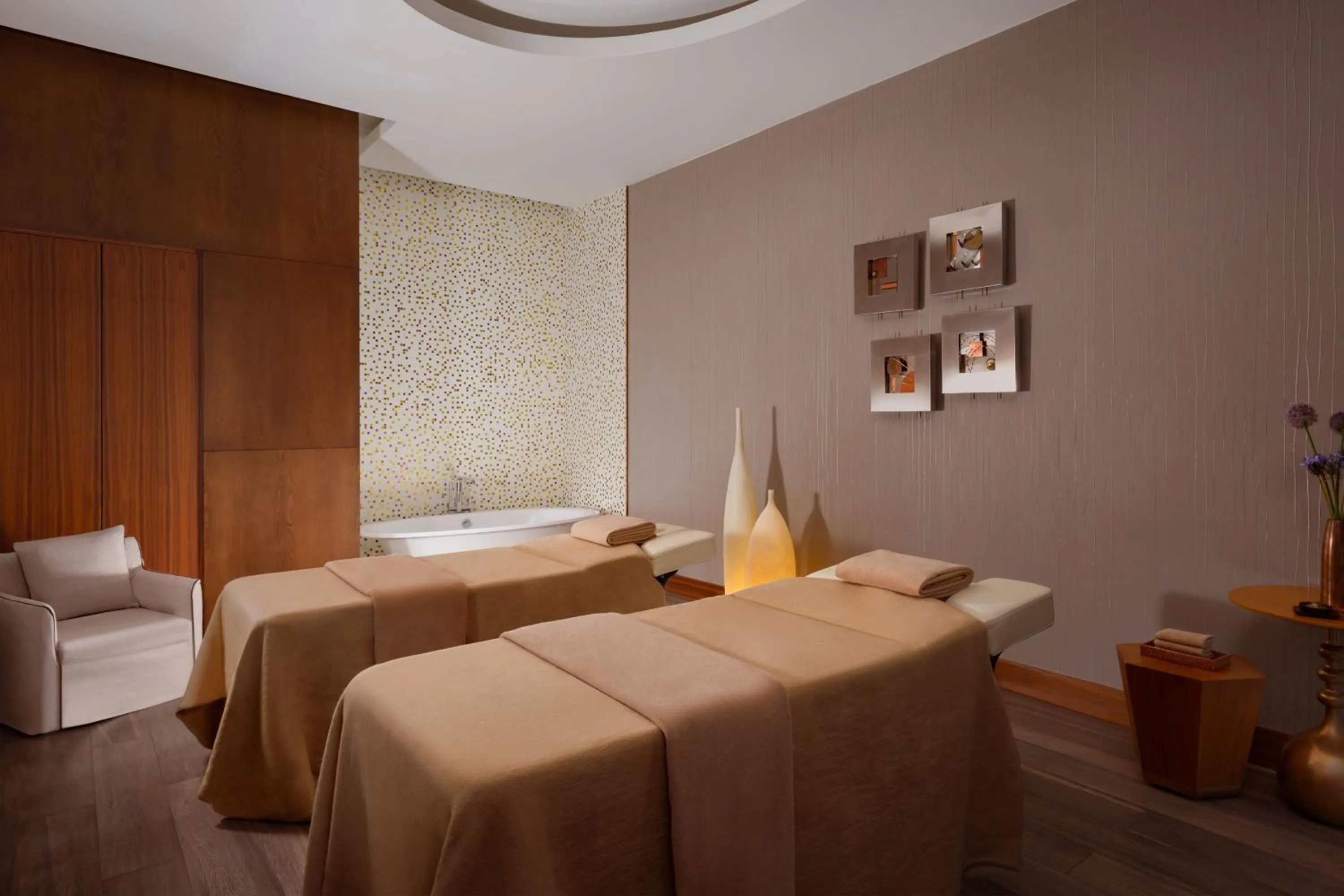 Spa and wellness centre/facilities, Bed in Sheraton Baku Intourist