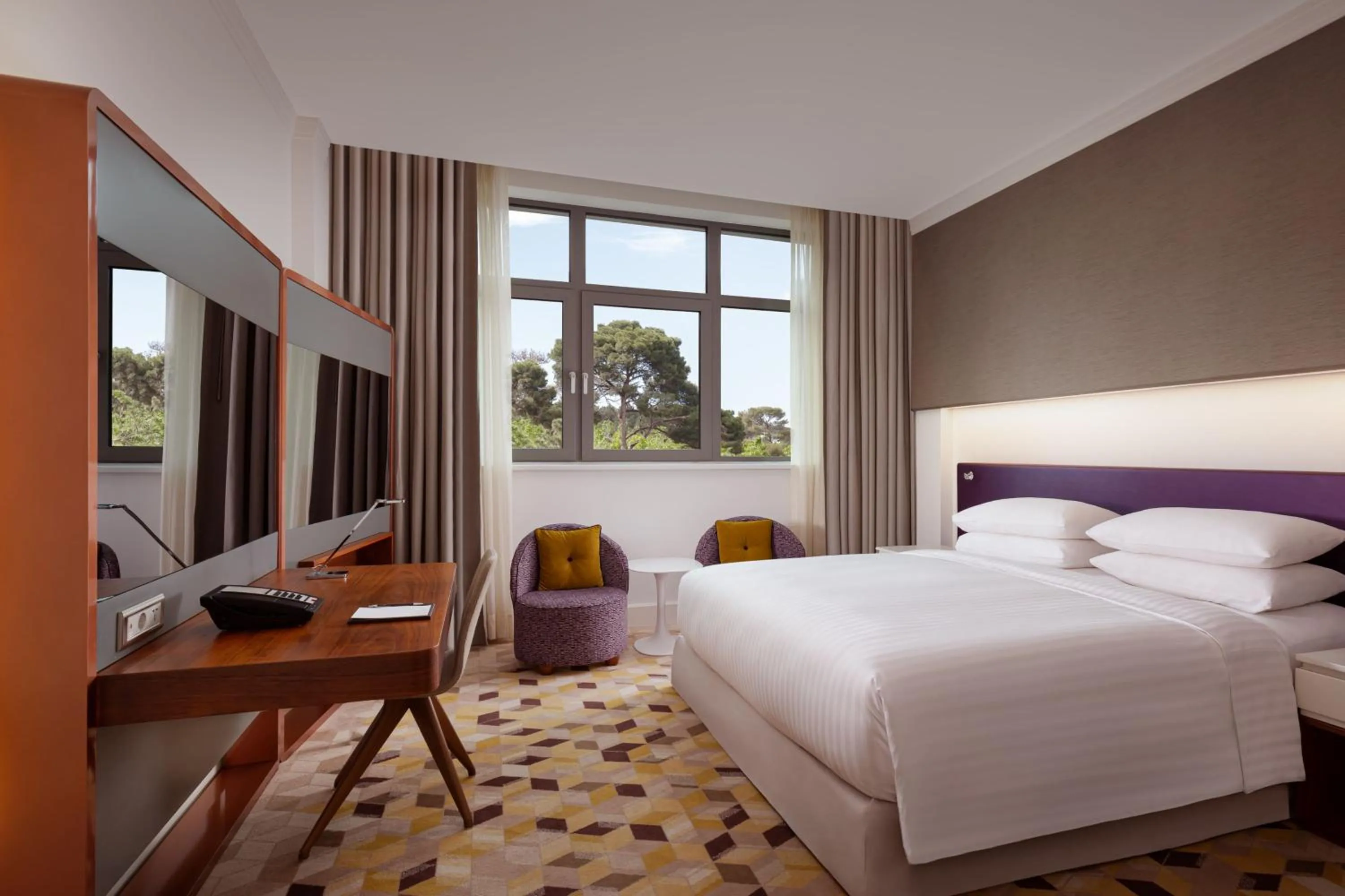 Photo of the whole room, Bed in Sheraton Baku Intourist