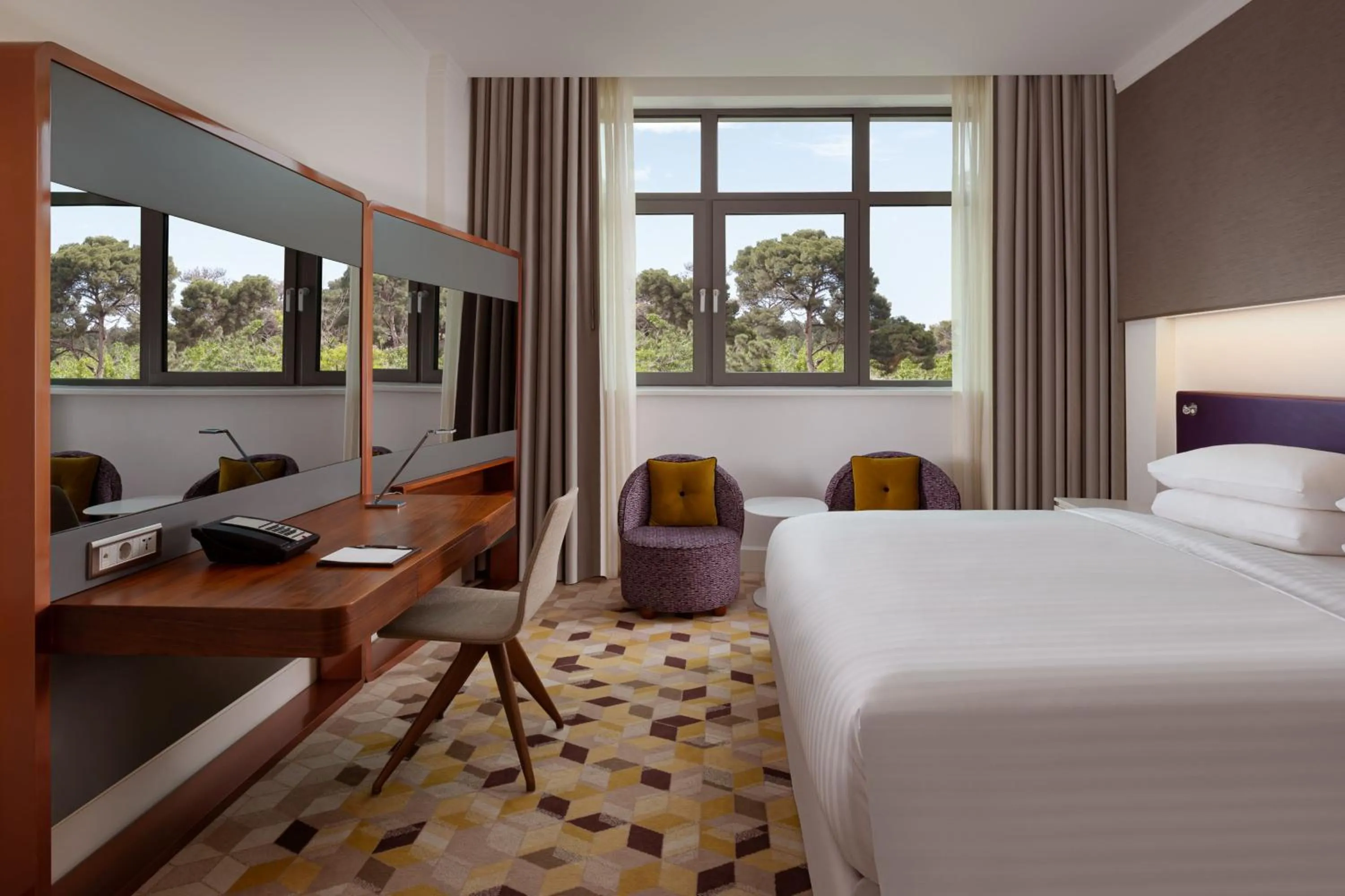 Photo of the whole room, Bed in Sheraton Baku Intourist