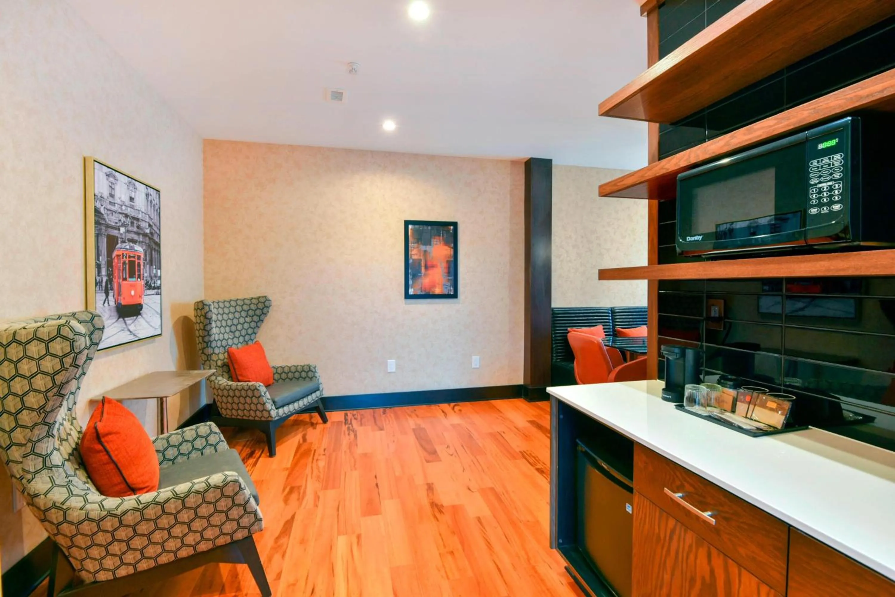 Photo of the whole room in SpringHill Suites by Marriott Wilmington Wrightsville Beach