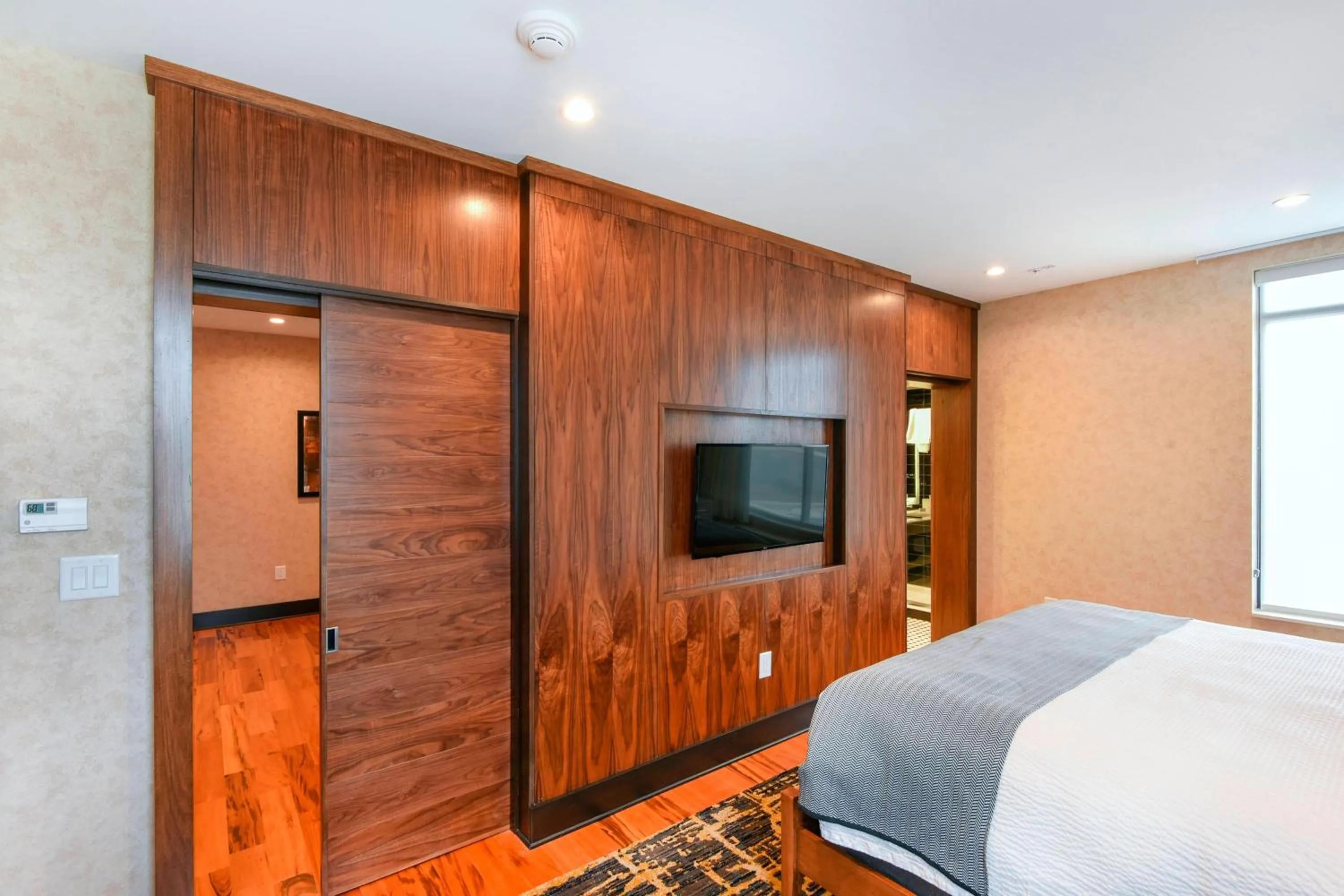 Photo of the whole room, Bed in SpringHill Suites by Marriott Wilmington Wrightsville Beach