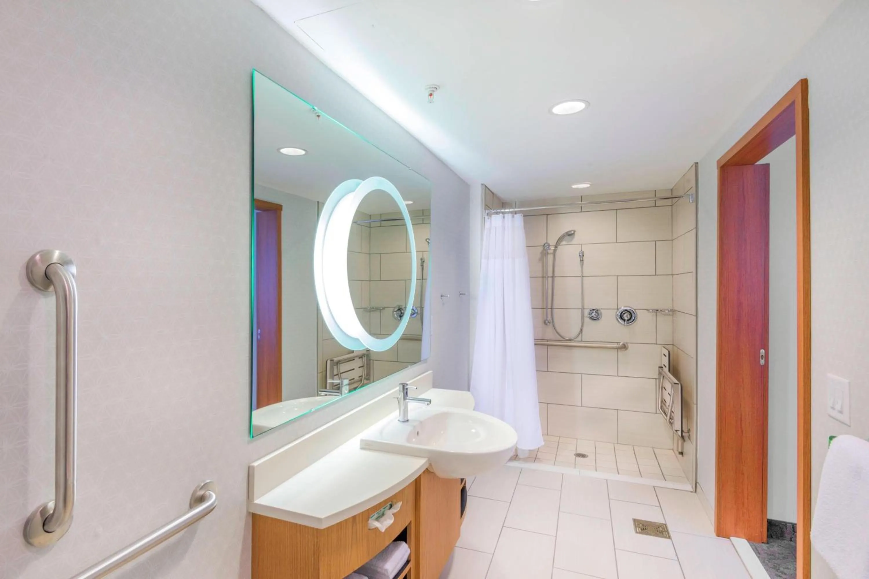 Bathroom in SpringHill Suites by Marriott Wilmington Wrightsville Beach