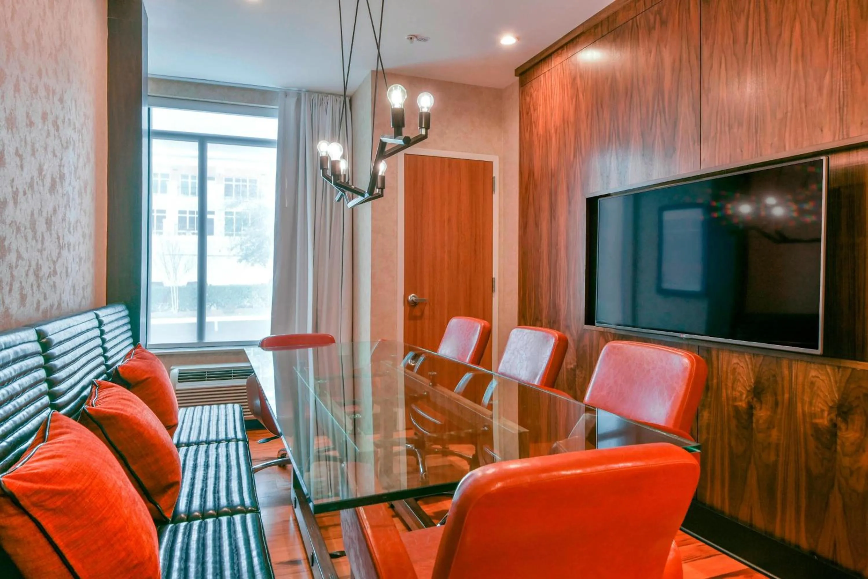 Photo of the whole room in SpringHill Suites by Marriott Wilmington Wrightsville Beach