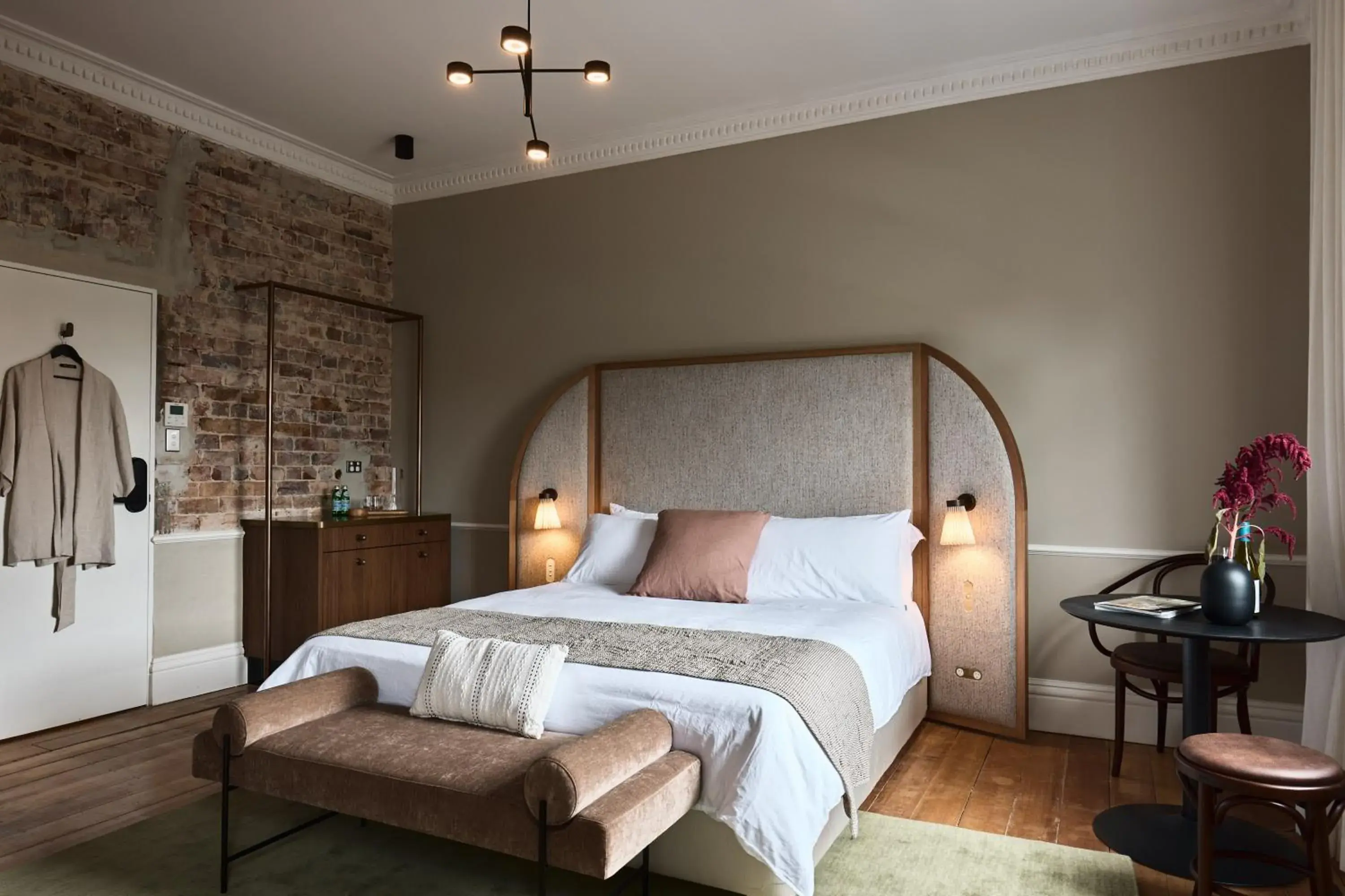 King Room in Empire Hotel King Room in Empire Hotel