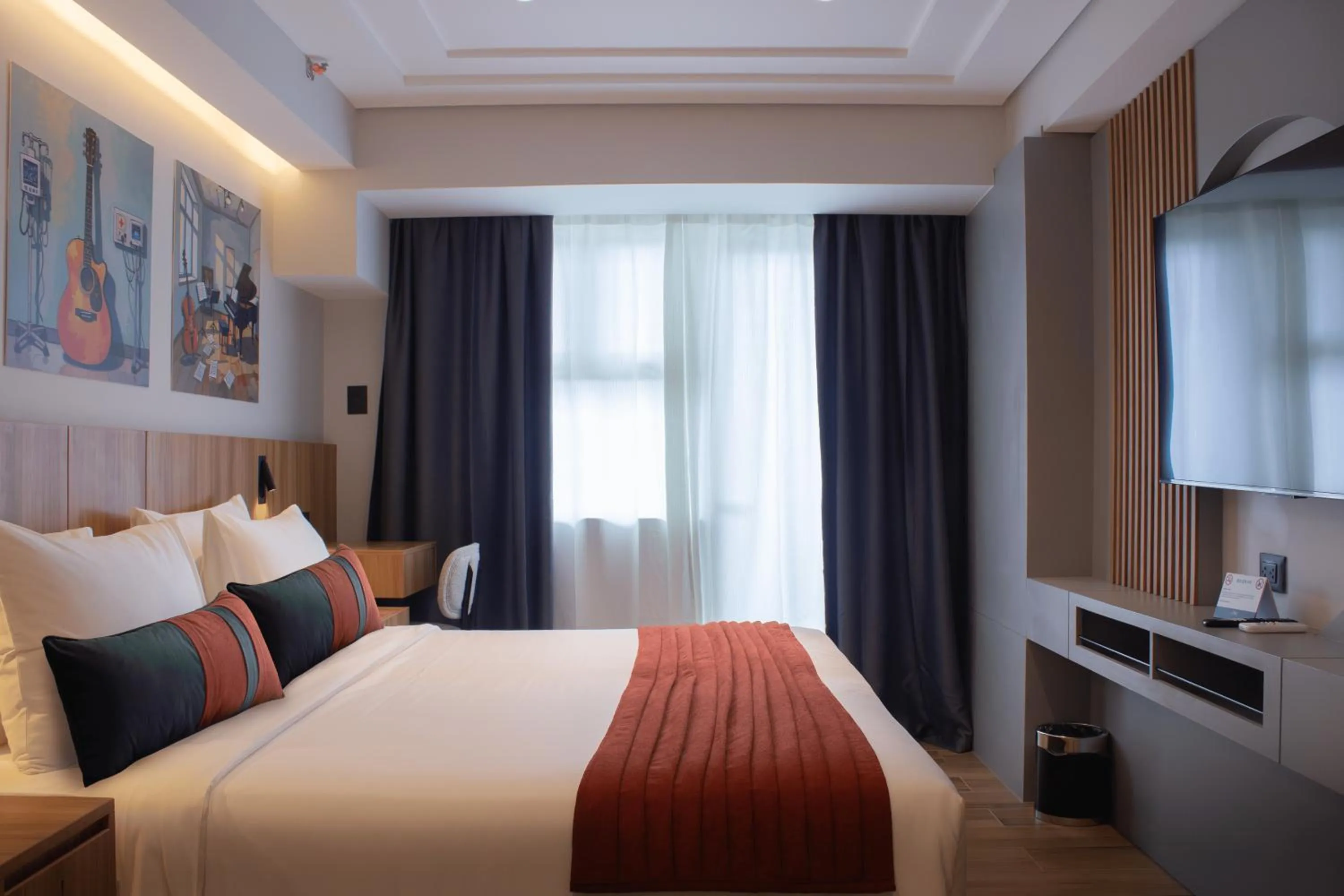 Bed in Novel Hotel Manila