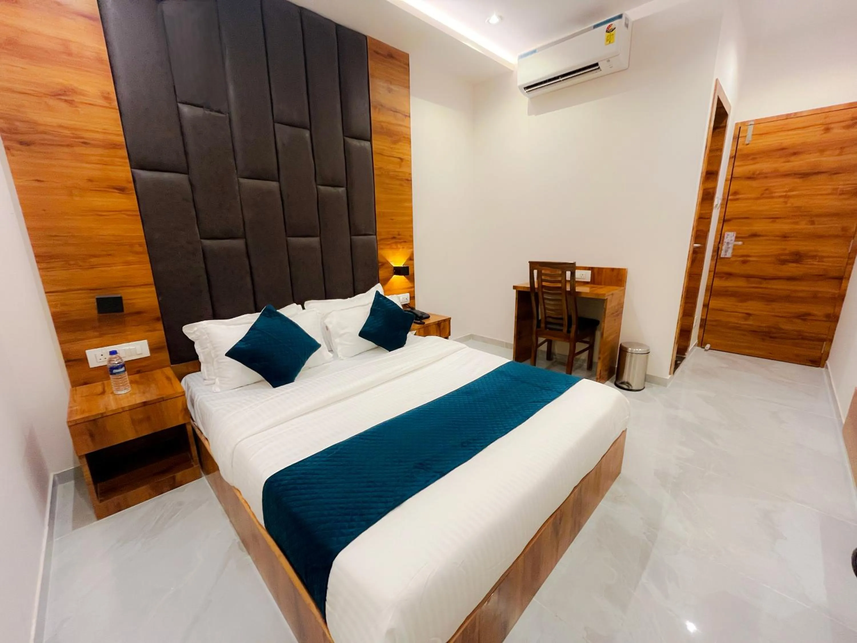 Bed in Hotel Grand Executive