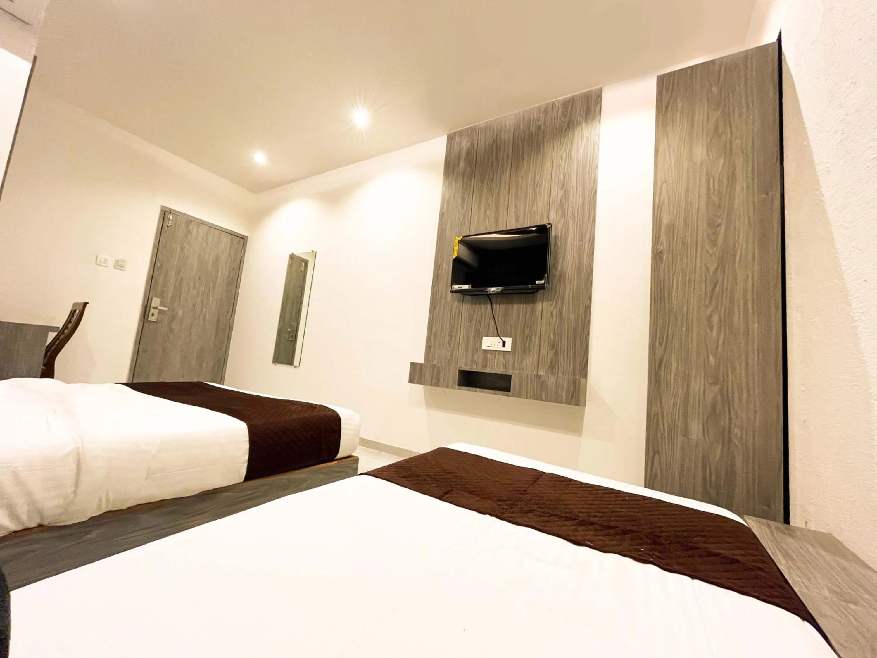 Communal lounge/ TV room in Hotel Grand Executive