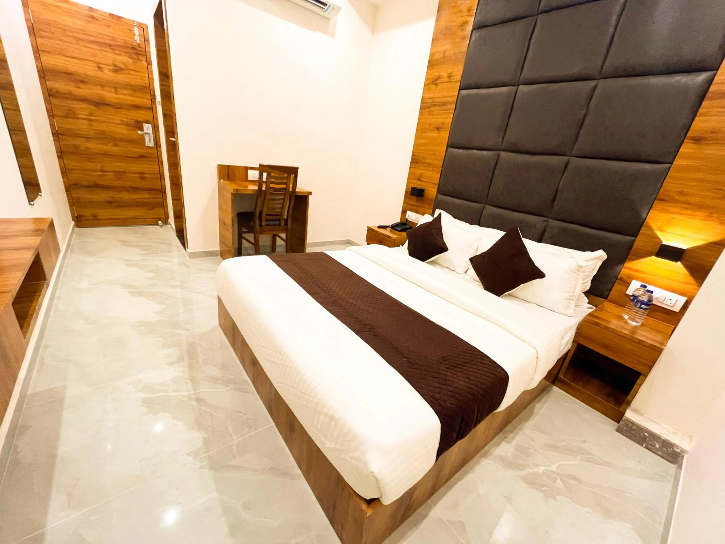 Bed in Hotel Grand Executive