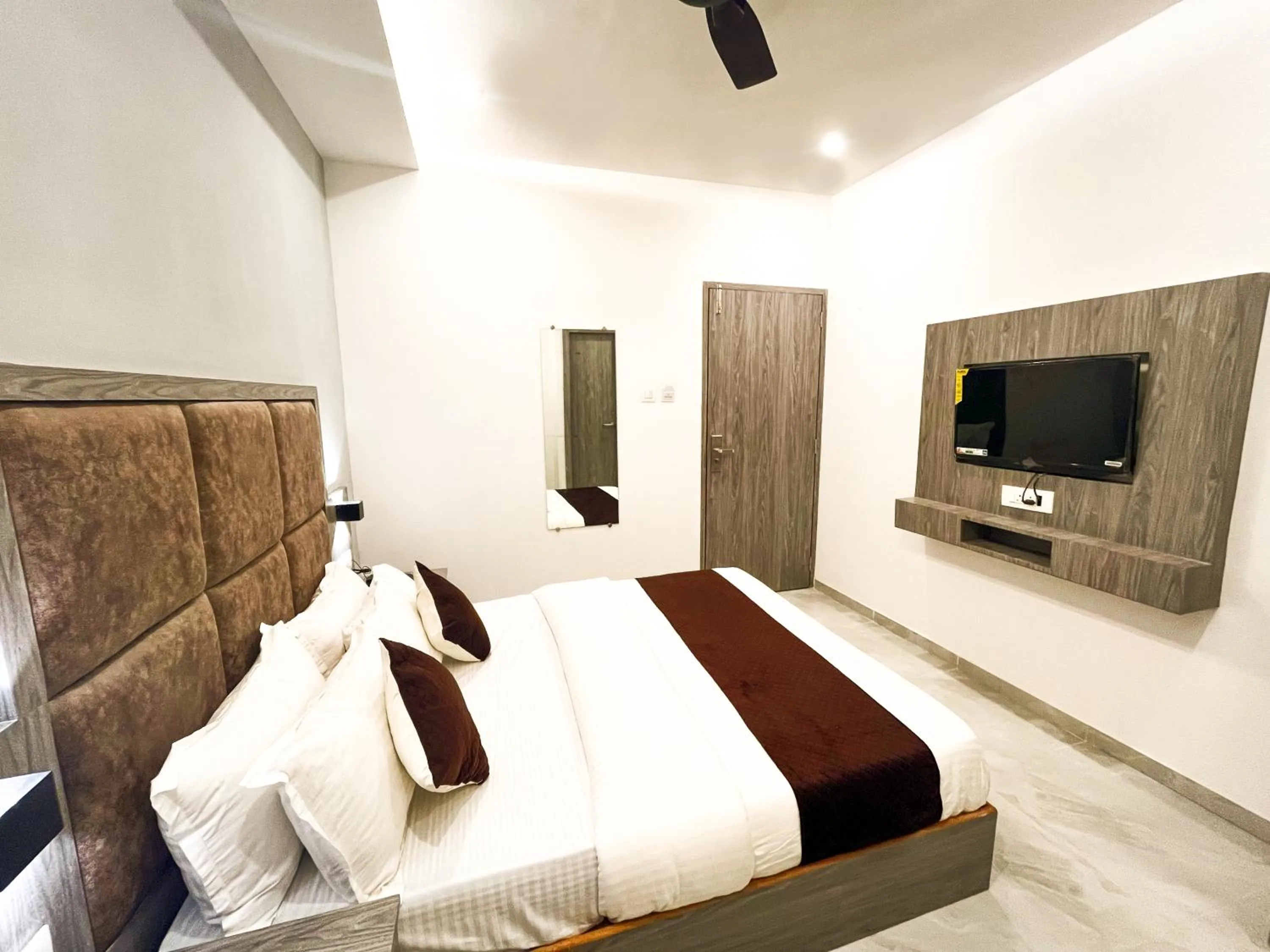 Communal lounge/ TV room in Hotel Grand Executive