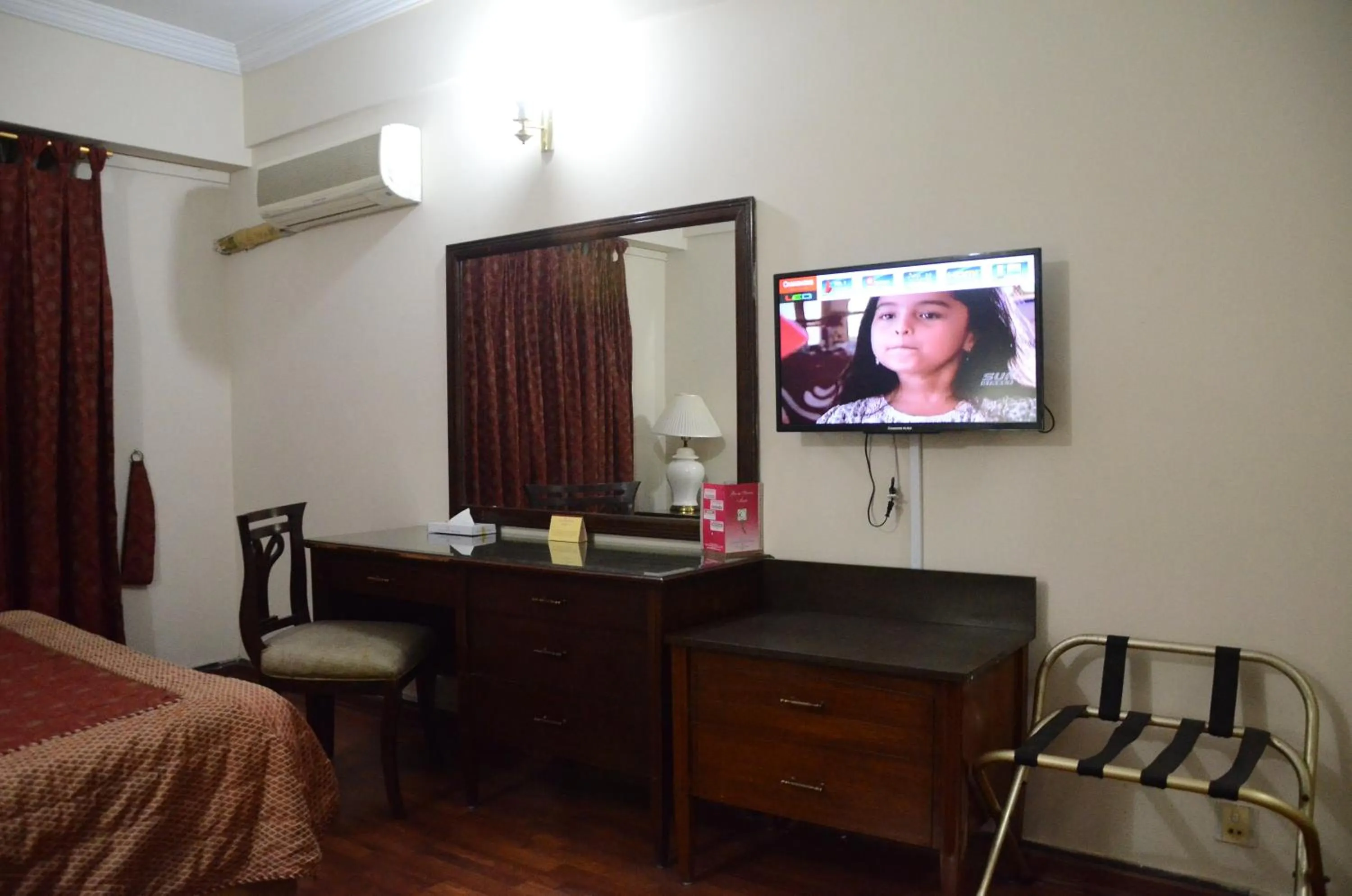 Decorative detail, Bed in Carlton Tower Hotel Lahore
