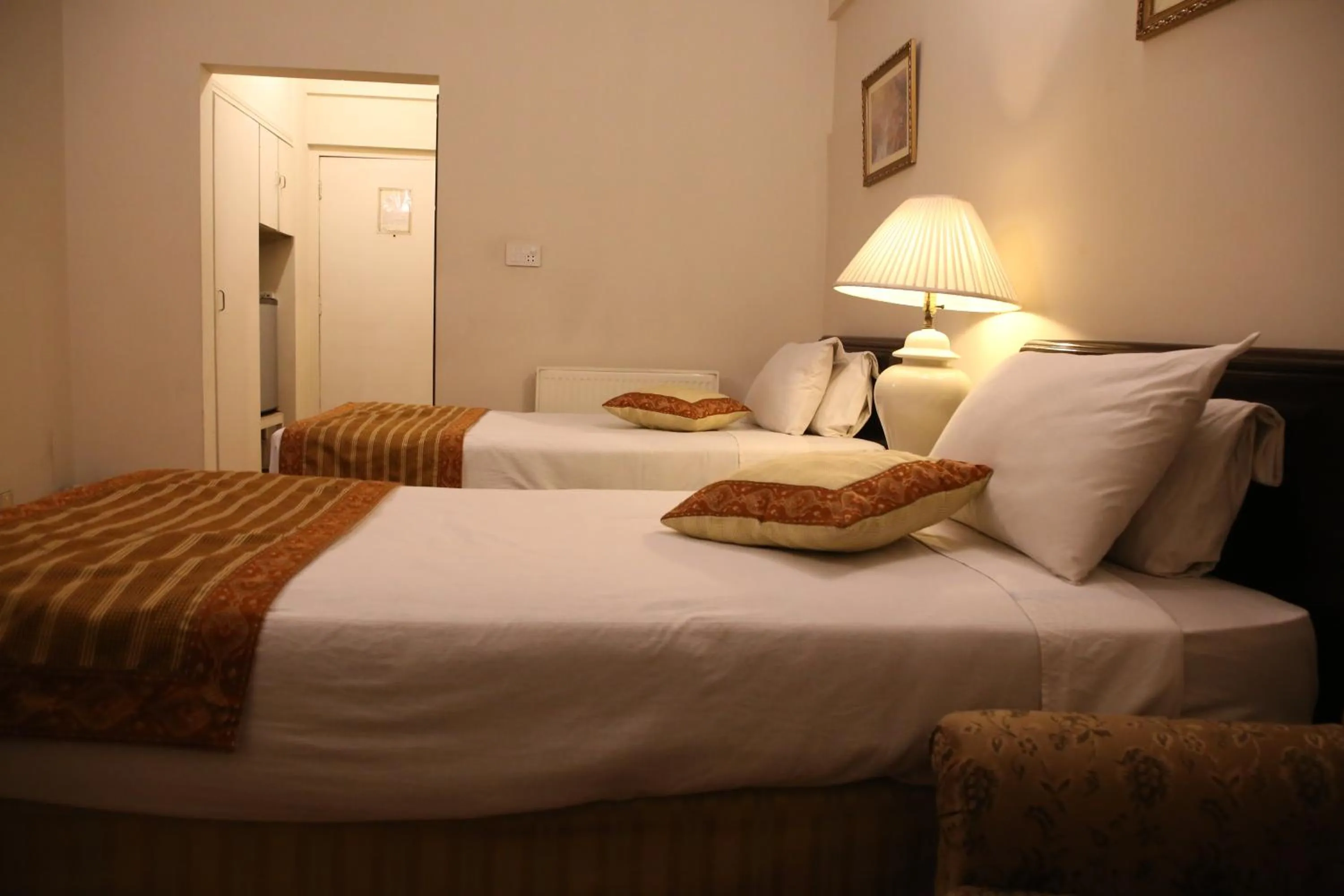 Bedroom, Bed in Carlton Tower Hotel Lahore
