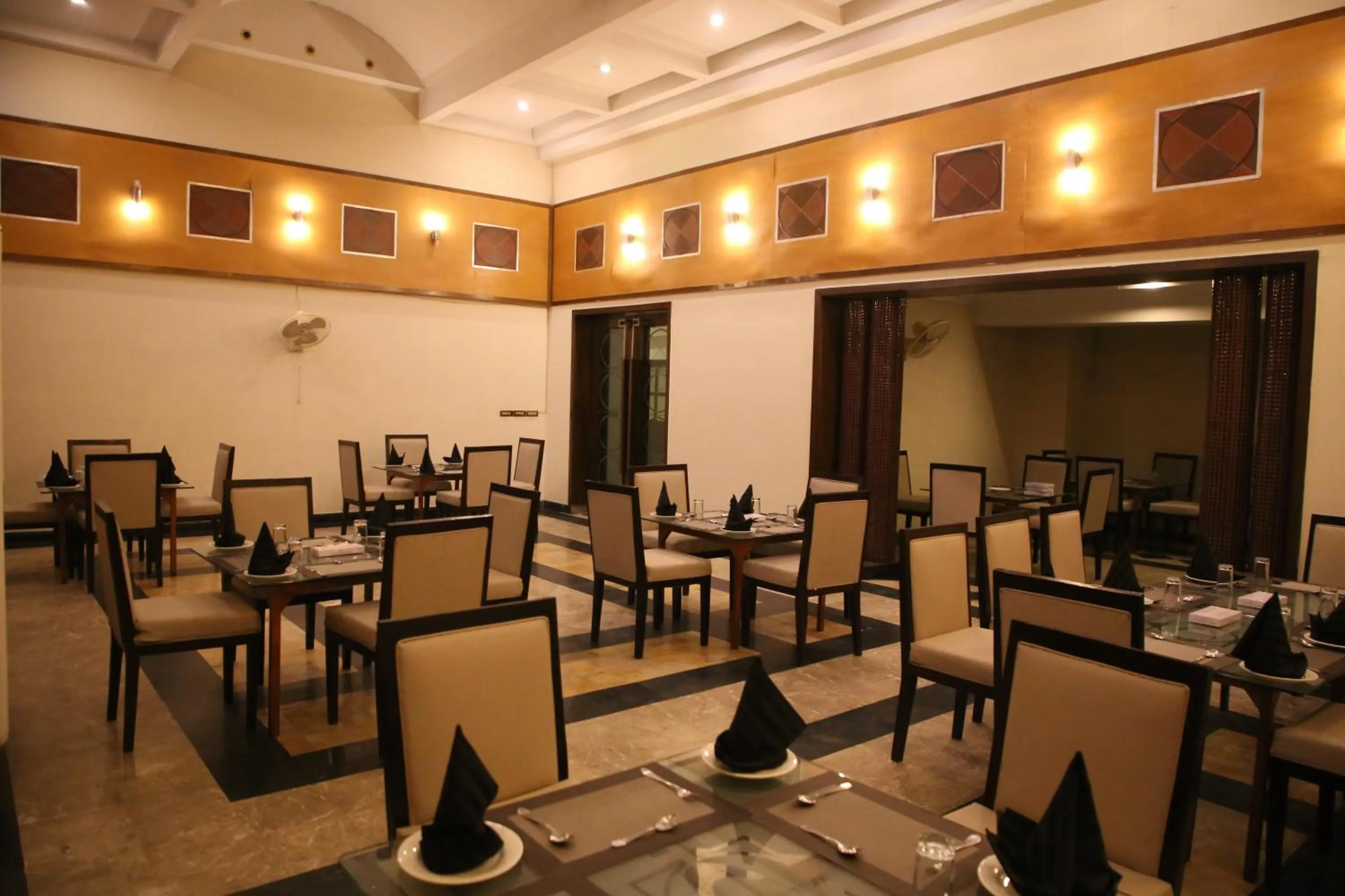 Restaurant/places to eat in Carlton Tower Hotel Lahore