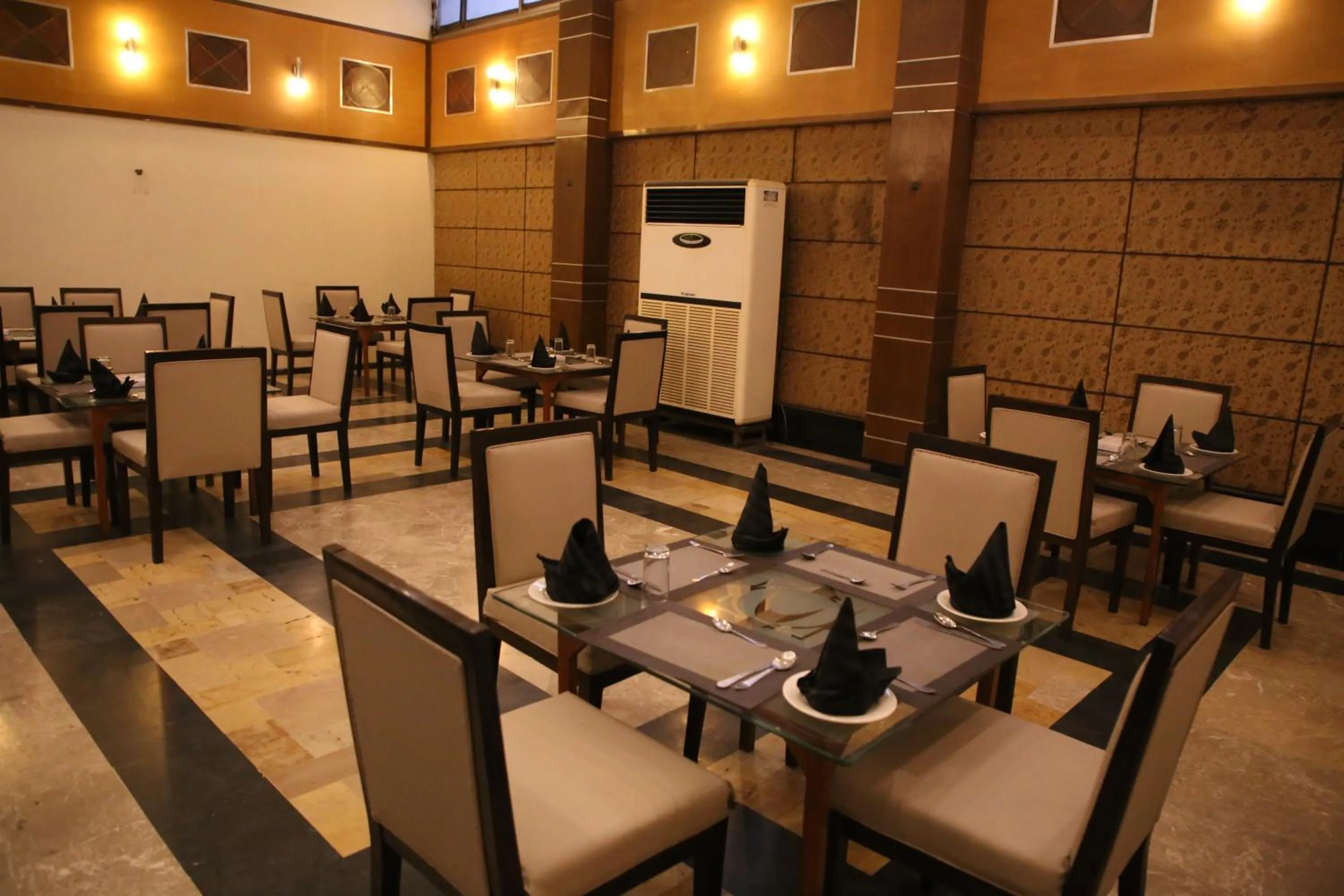 Restaurant/places to eat in Carlton Tower Hotel Lahore