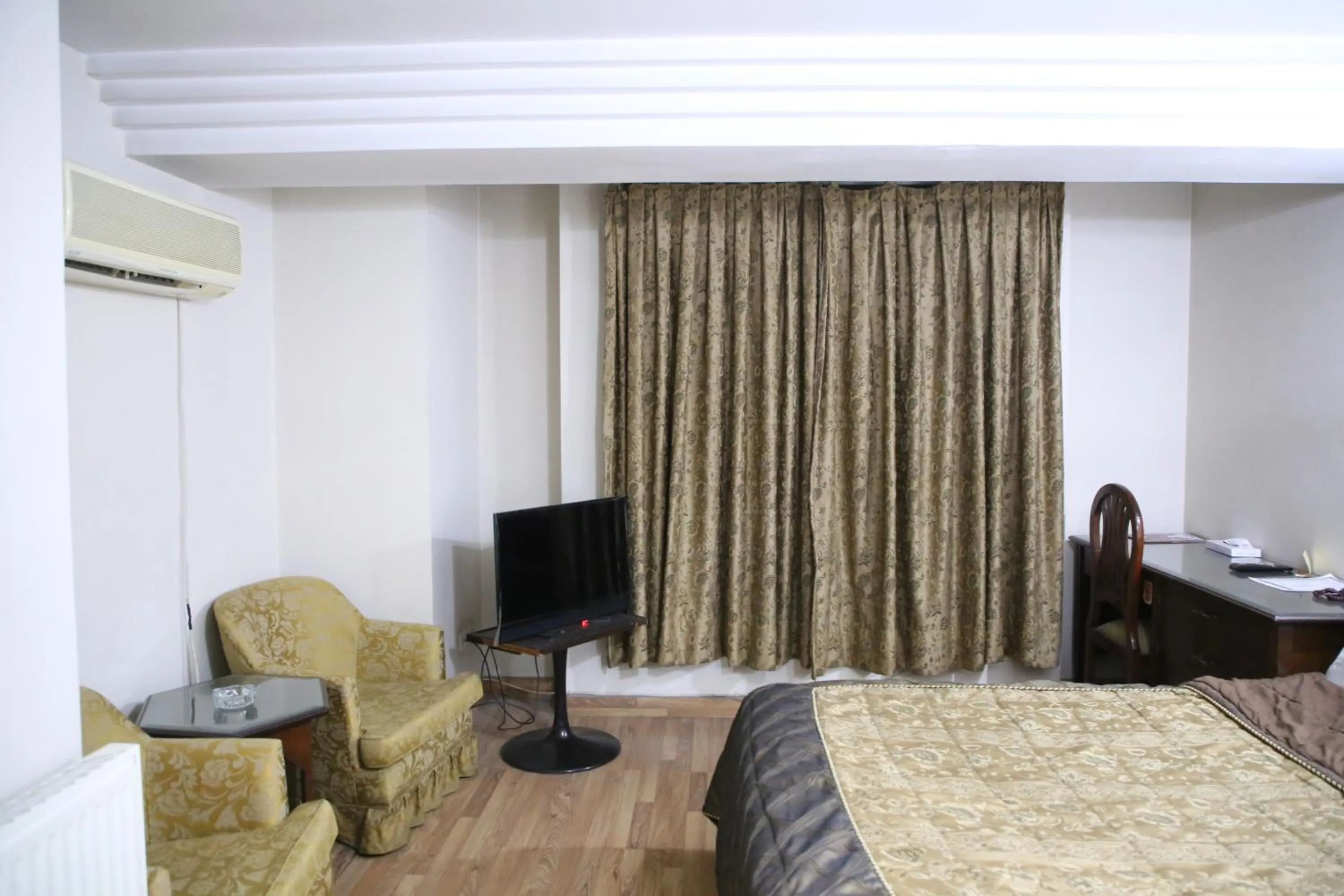 Bed in Carlton Tower Hotel Lahore