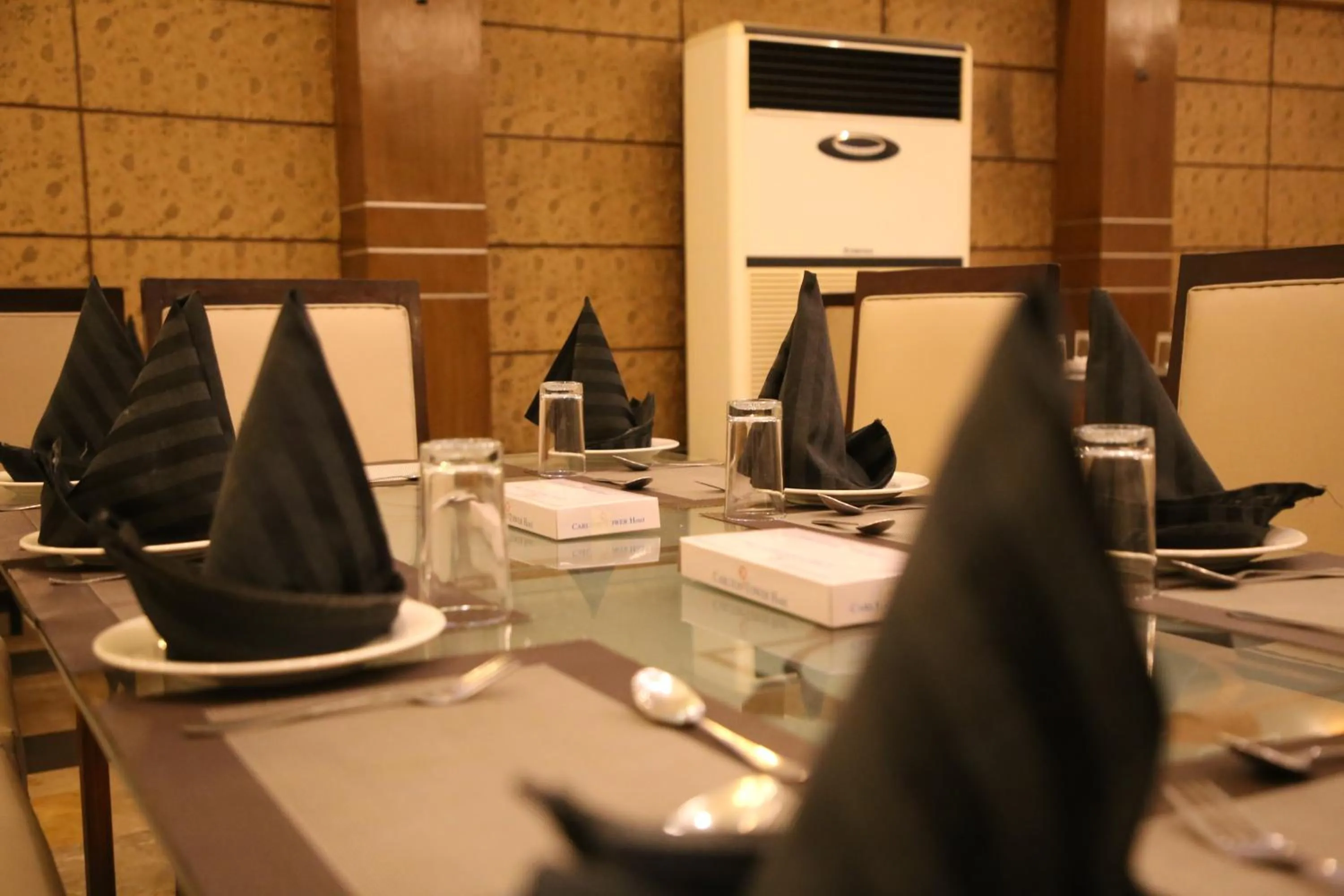 Restaurant/places to eat in Carlton Tower Hotel Lahore