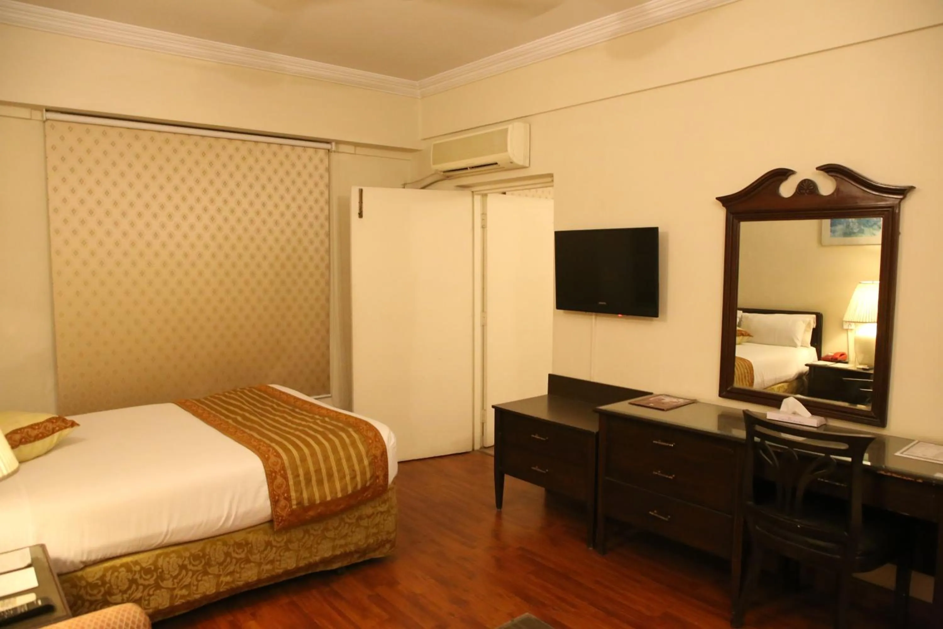 Bed in Carlton Tower Hotel Lahore