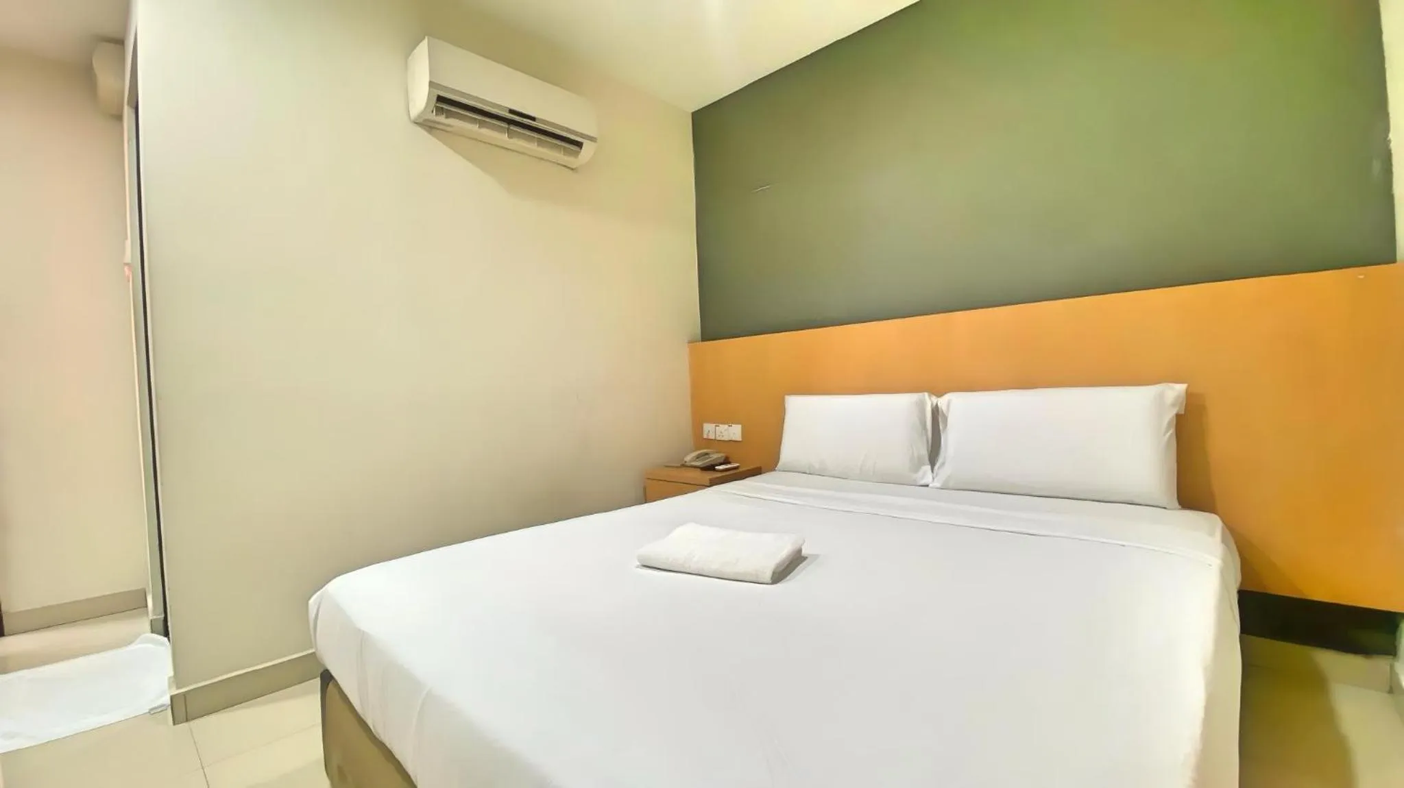 Bedroom, Bed in Signature Hotel by Easy Nap