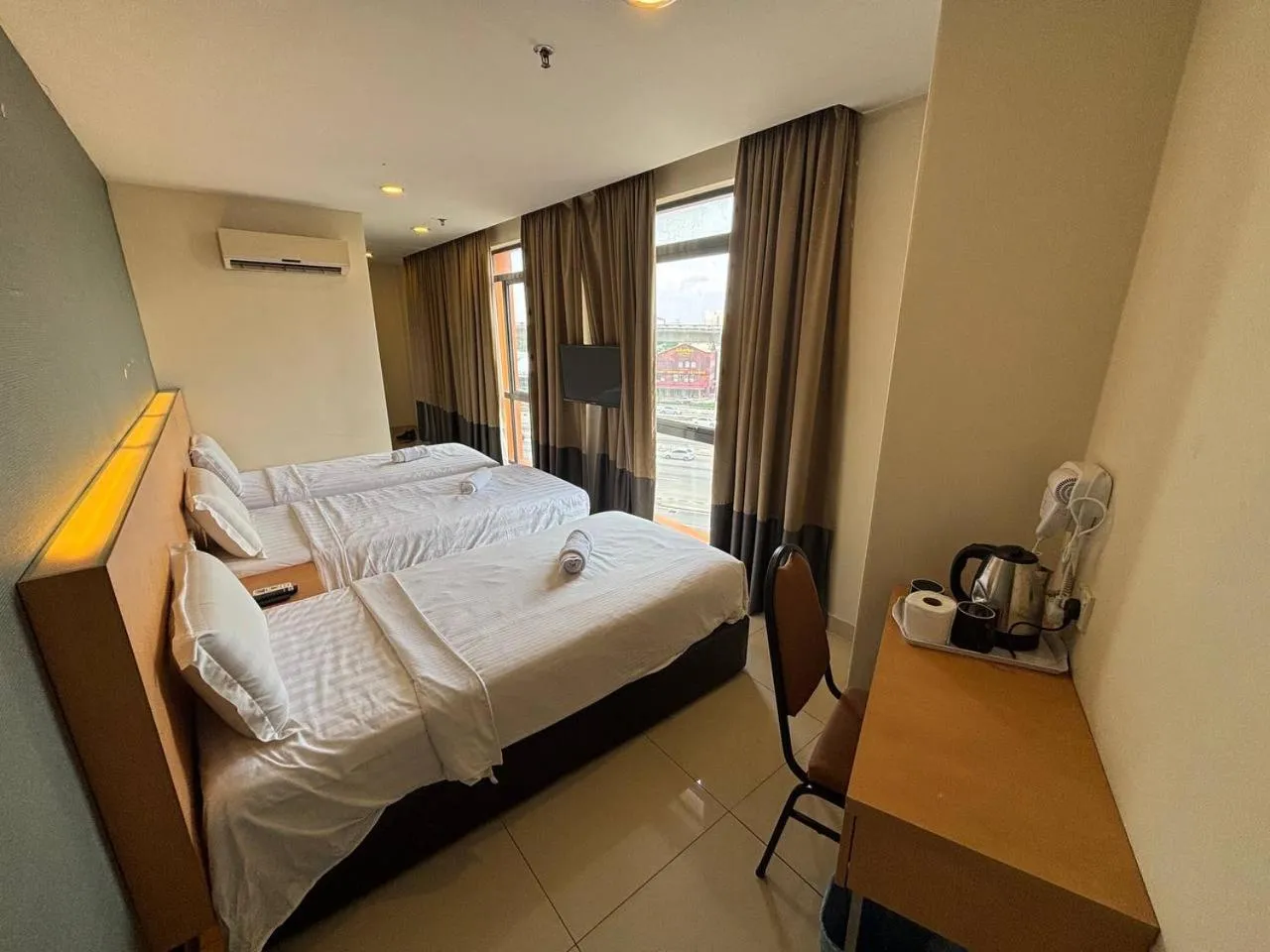 Photo of the whole room, Bed in Signature Hotel by Easy Nap