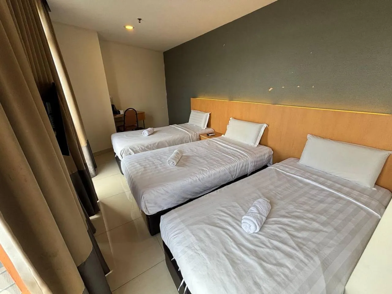 Photo of the whole room, Bed in Signature Hotel by Easy Nap