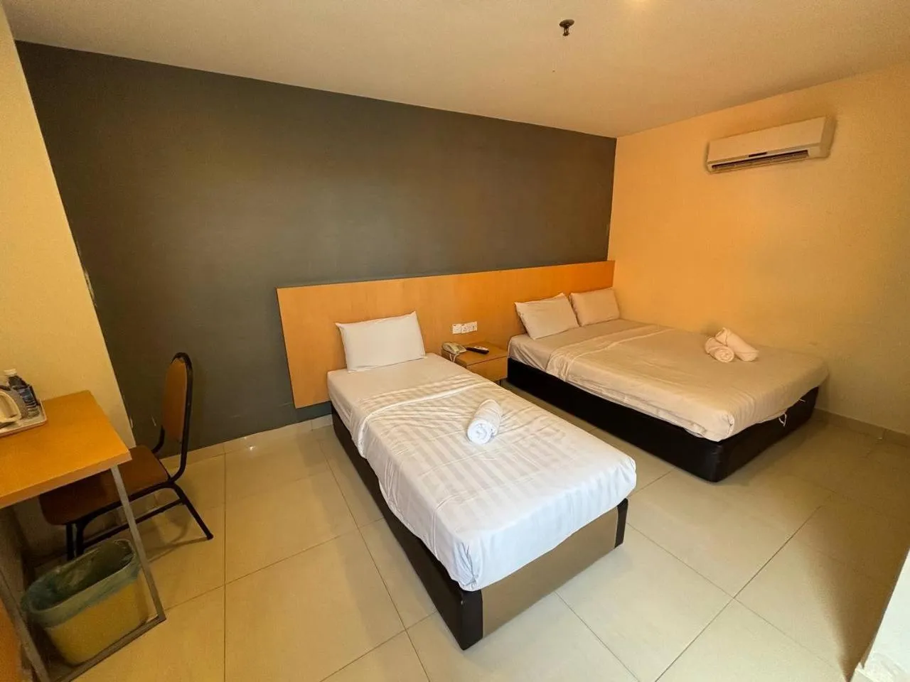 Photo of the whole room, Bed in Signature Hotel by Easy Nap