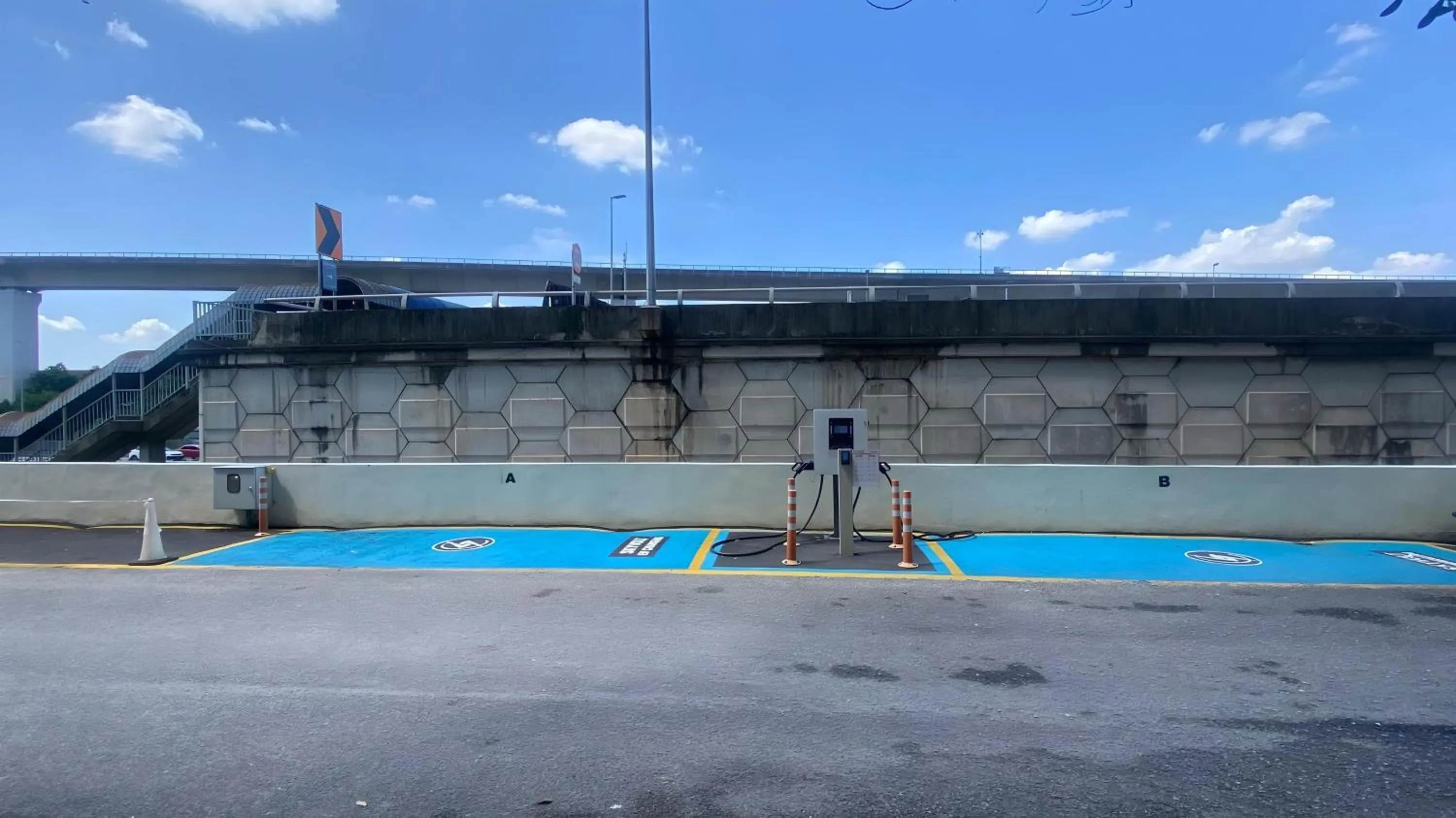 Parking in Signature Hotel by Easy Nap