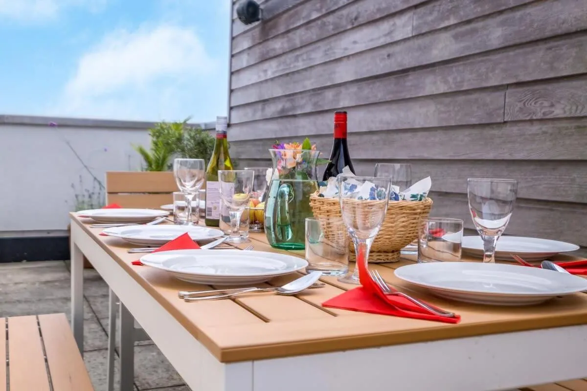 Host & Stay - Kingscote Townhouse